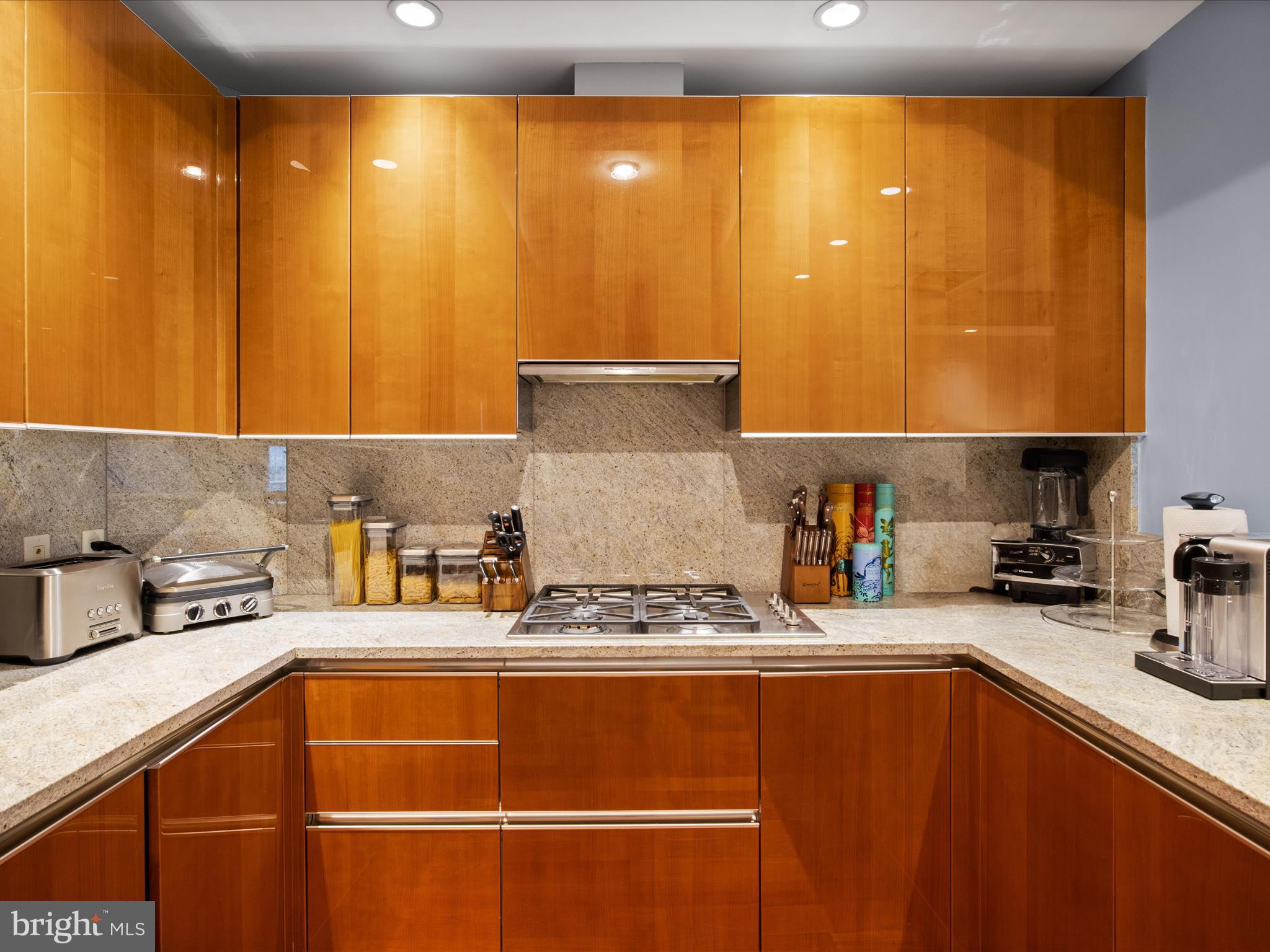 TURNBERRY TOWER - Residential