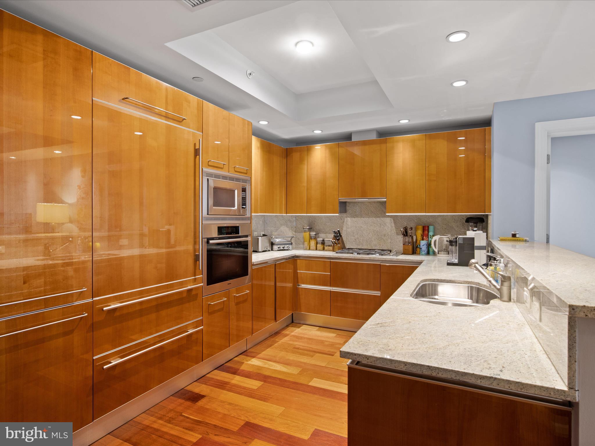 TURNBERRY TOWER - Residential