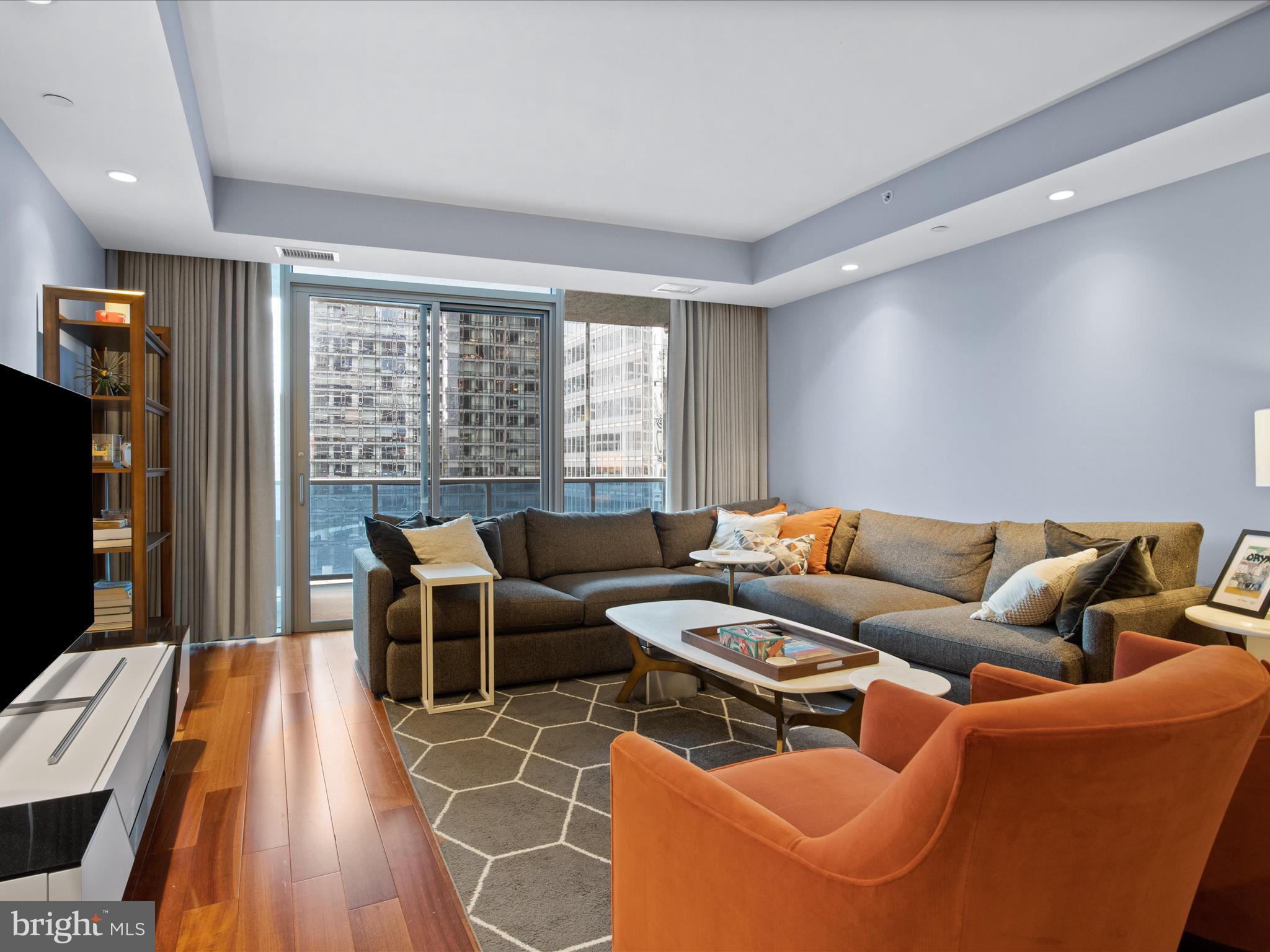 TURNBERRY TOWER - Residential