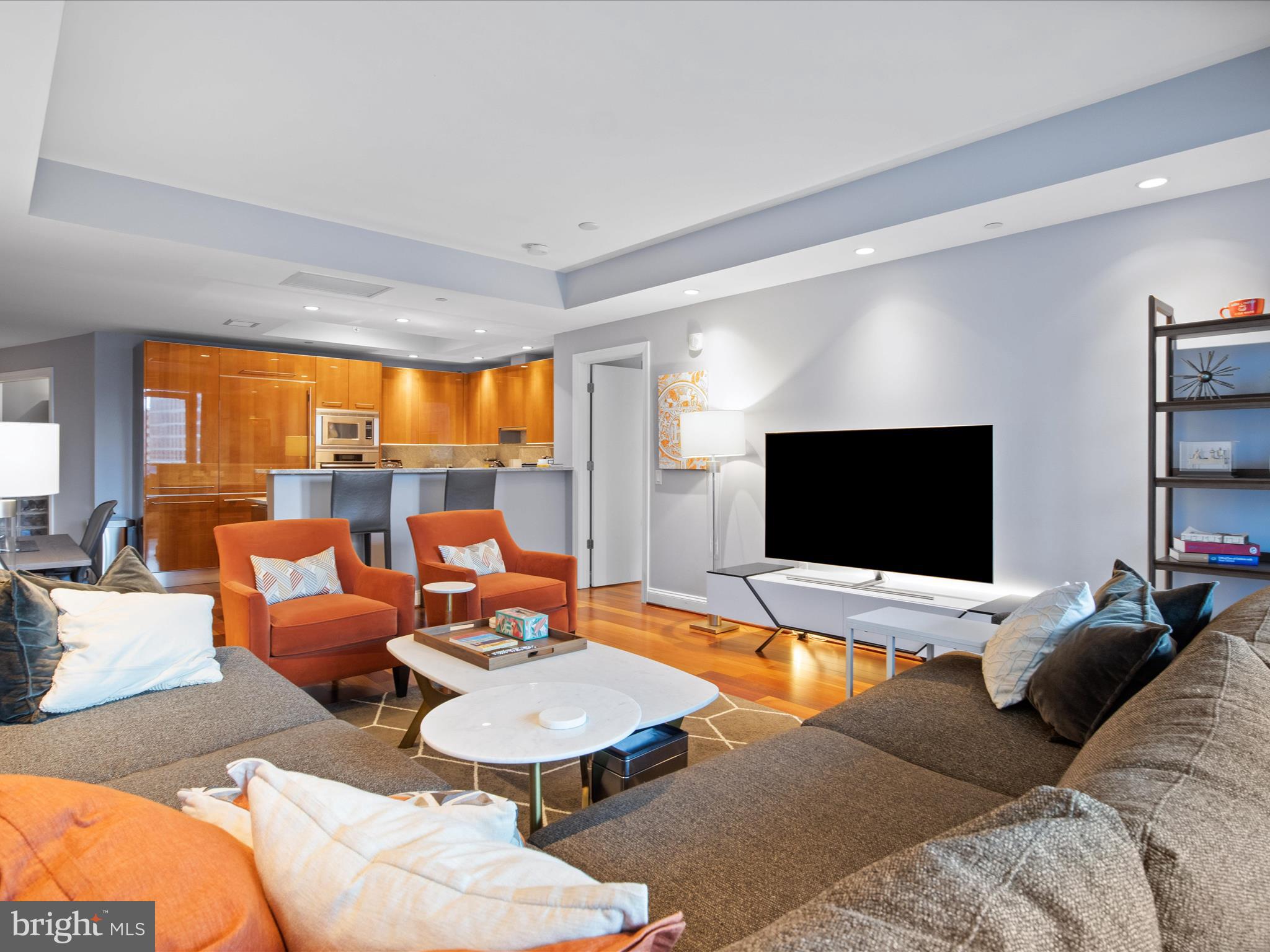 TURNBERRY TOWER - Residential