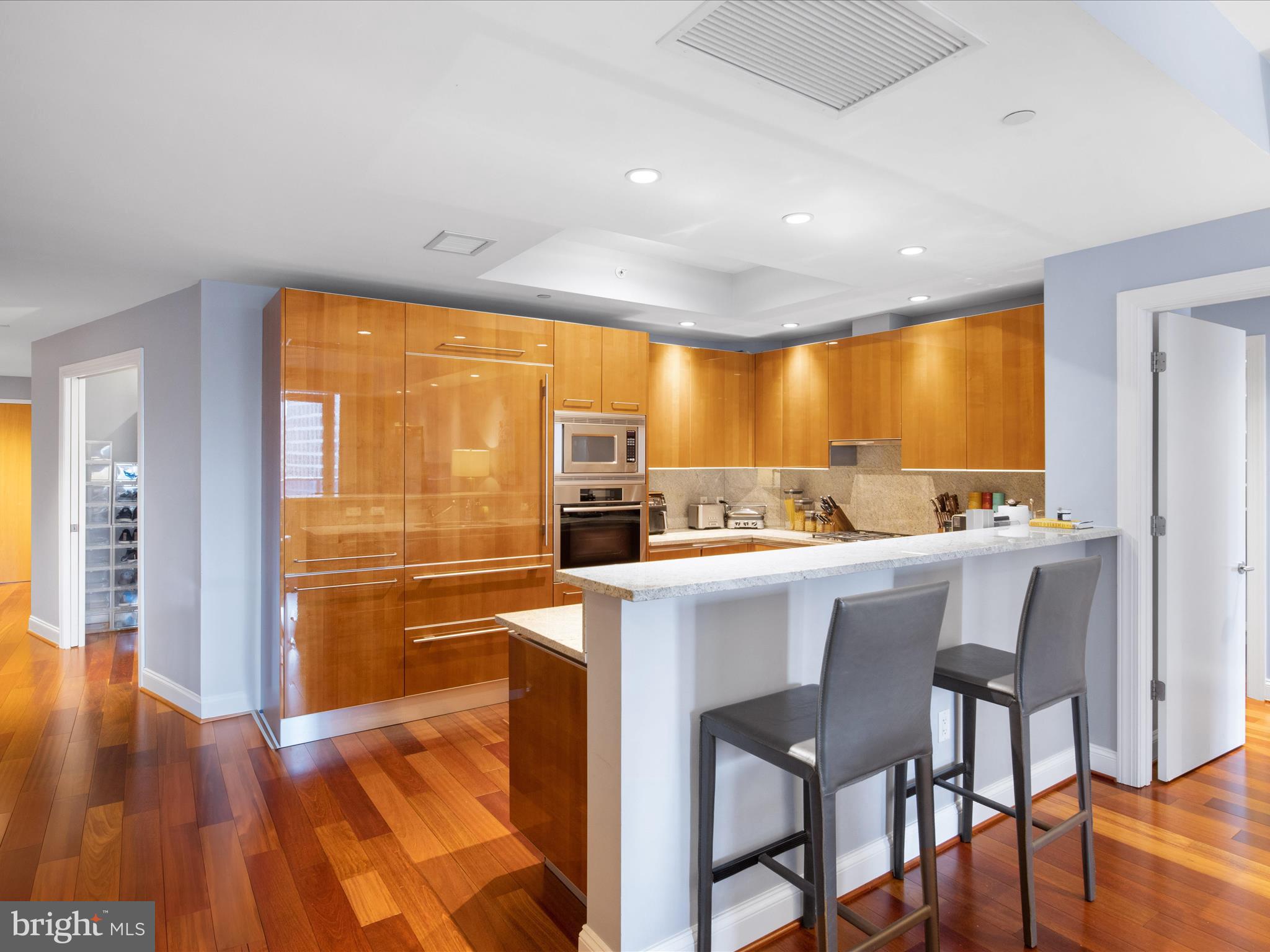 TURNBERRY TOWER - Residential