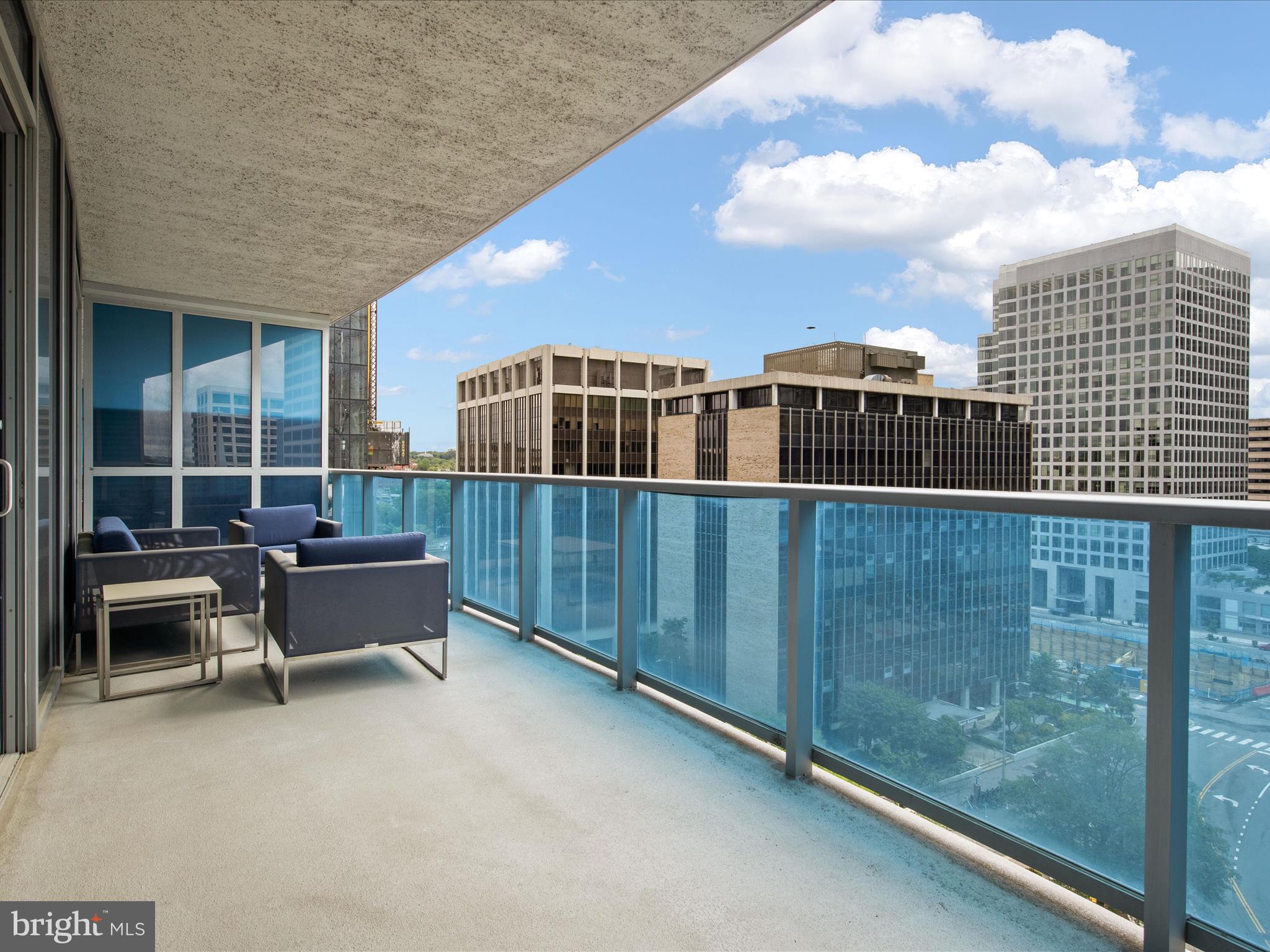 TURNBERRY TOWER - Residential