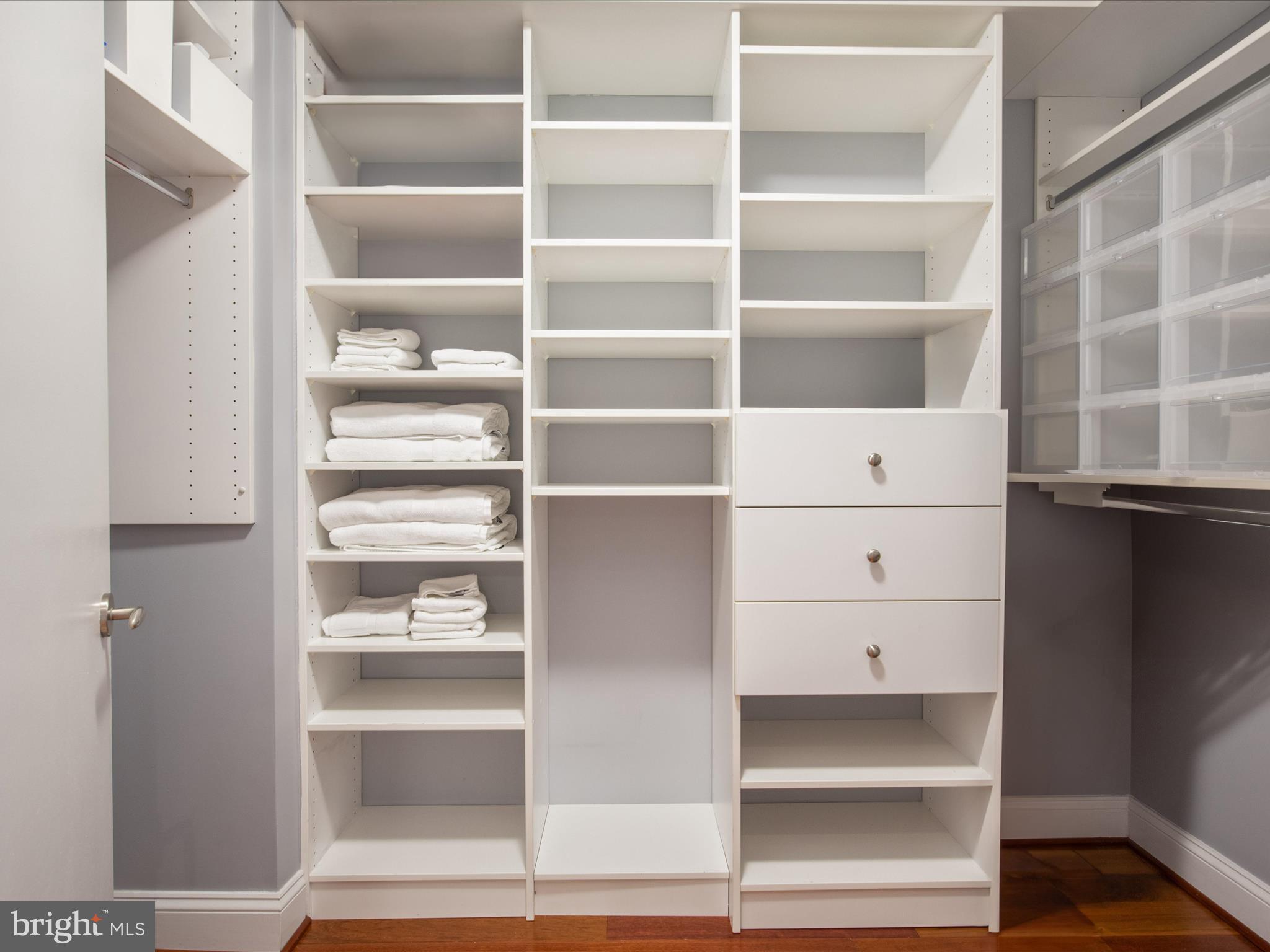 TURNBERRY TOWER - Residential