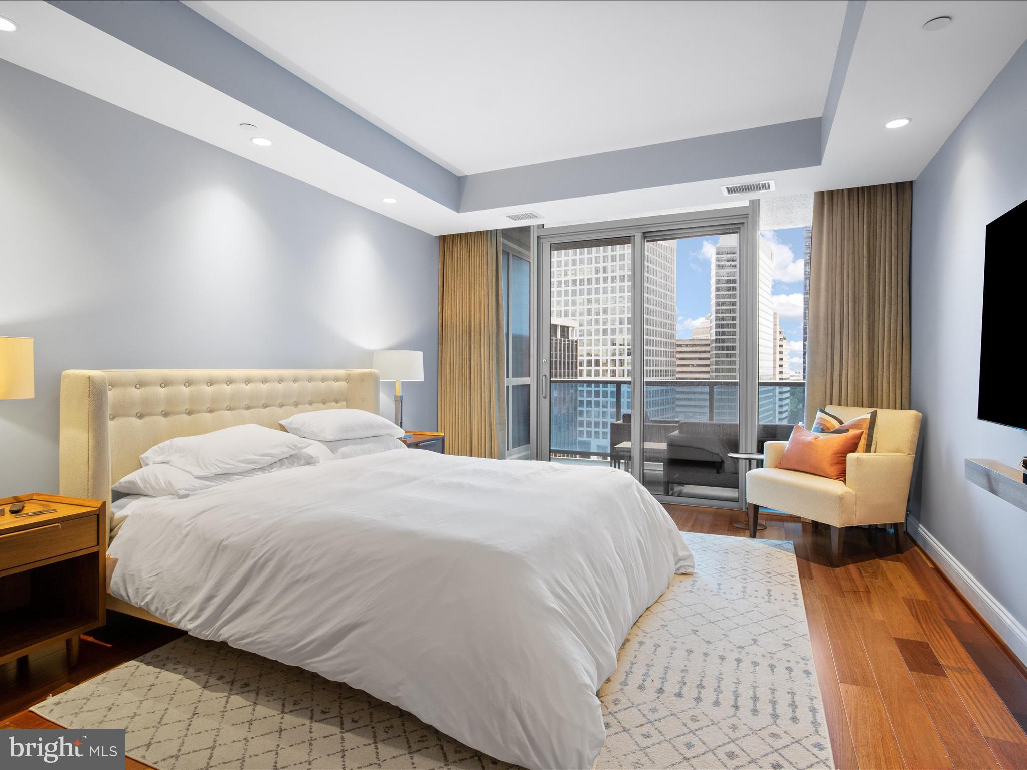 TURNBERRY TOWER - Residential