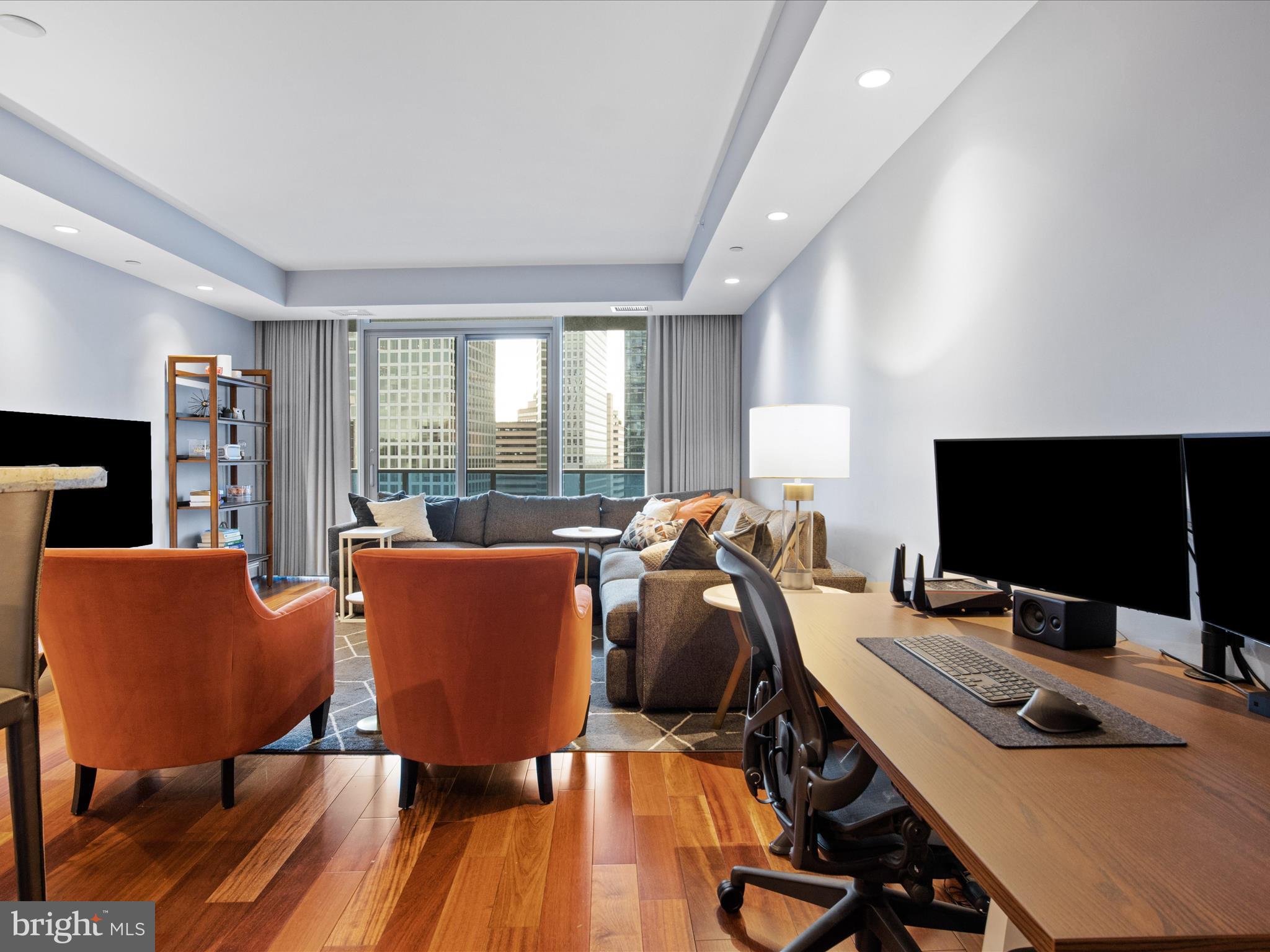 TURNBERRY TOWER - Residential