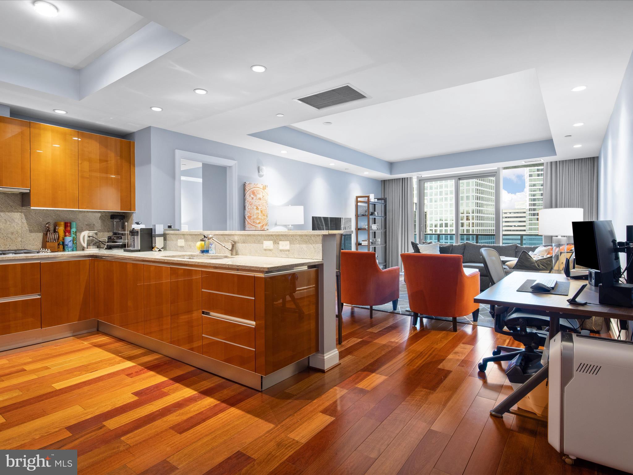 TURNBERRY TOWER - Residential