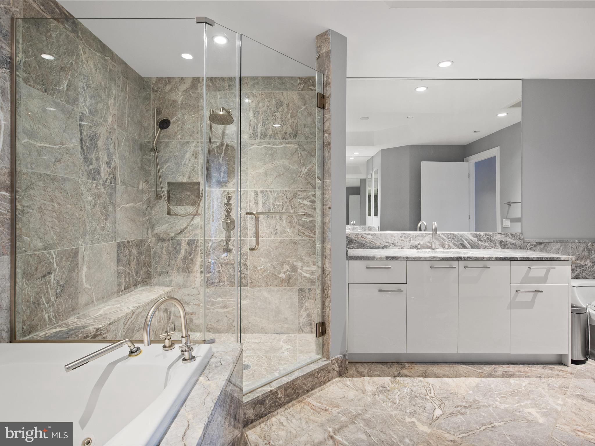 TURNBERRY TOWER - Residential