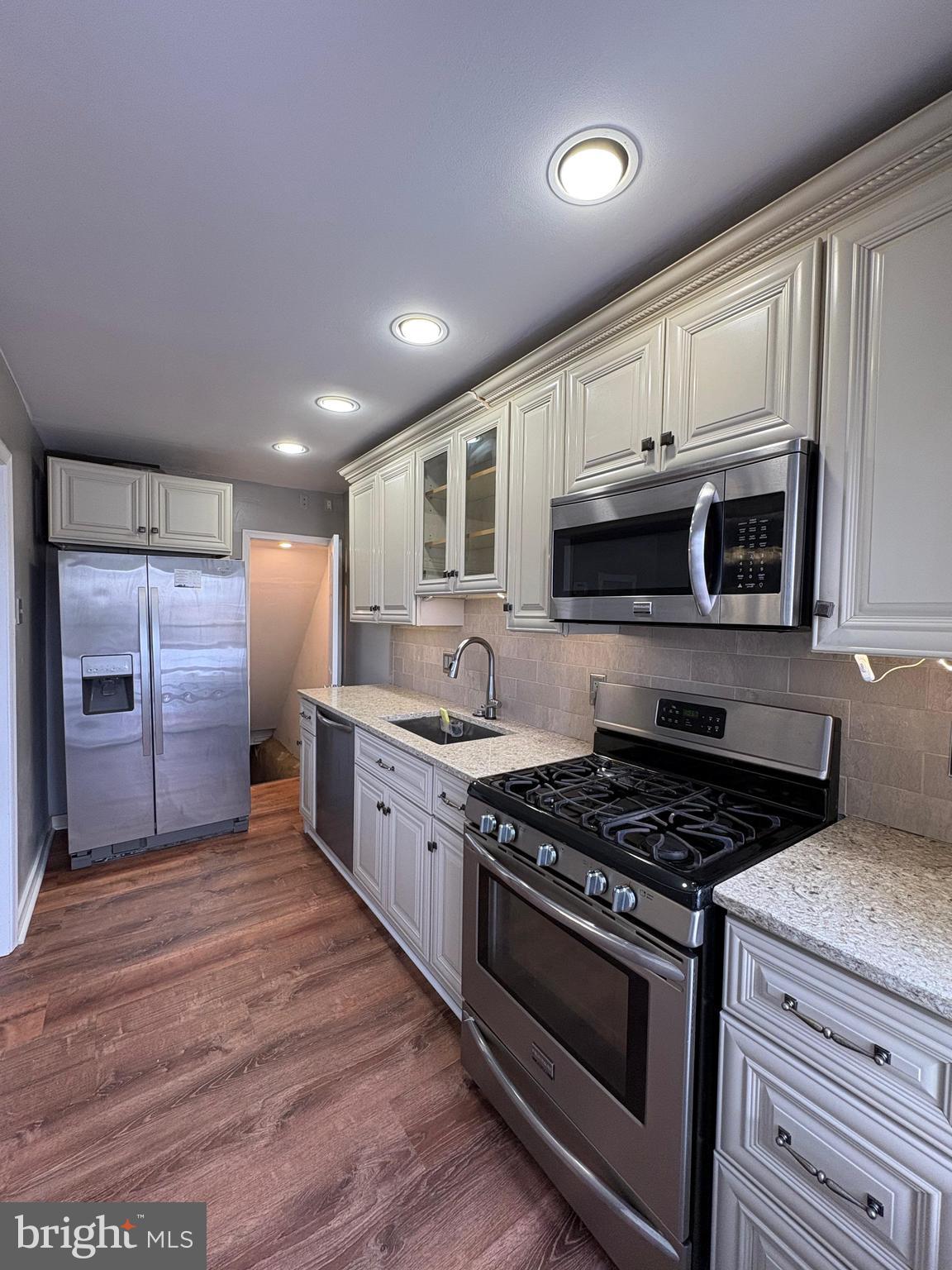 LANDSDOWNE STATION - Residential