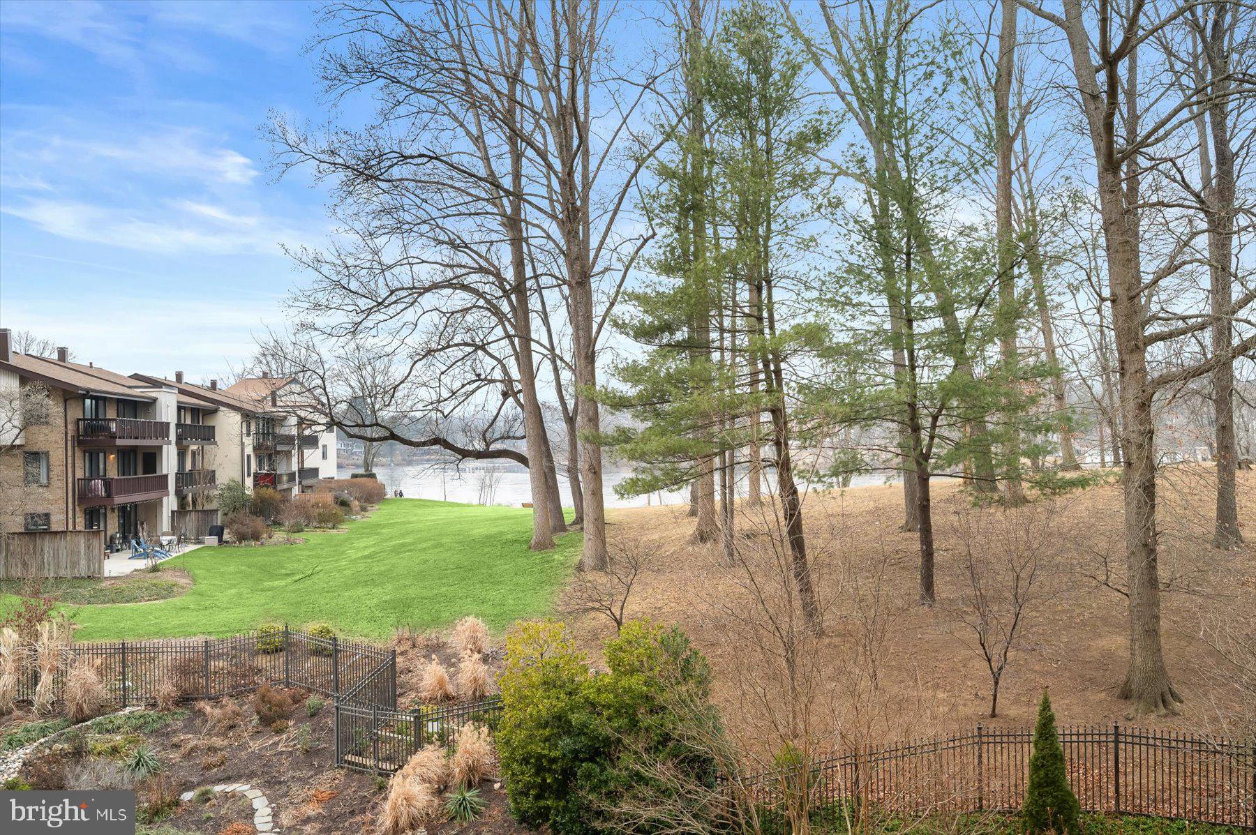 WATERMARK PLACE CONDOMINIUMS - Residential