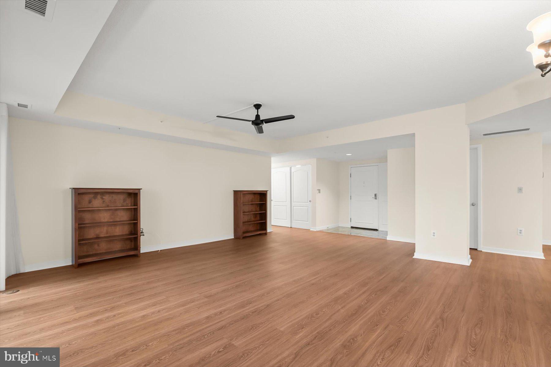 WATERMARK PLACE CONDOMINIUMS - Residential