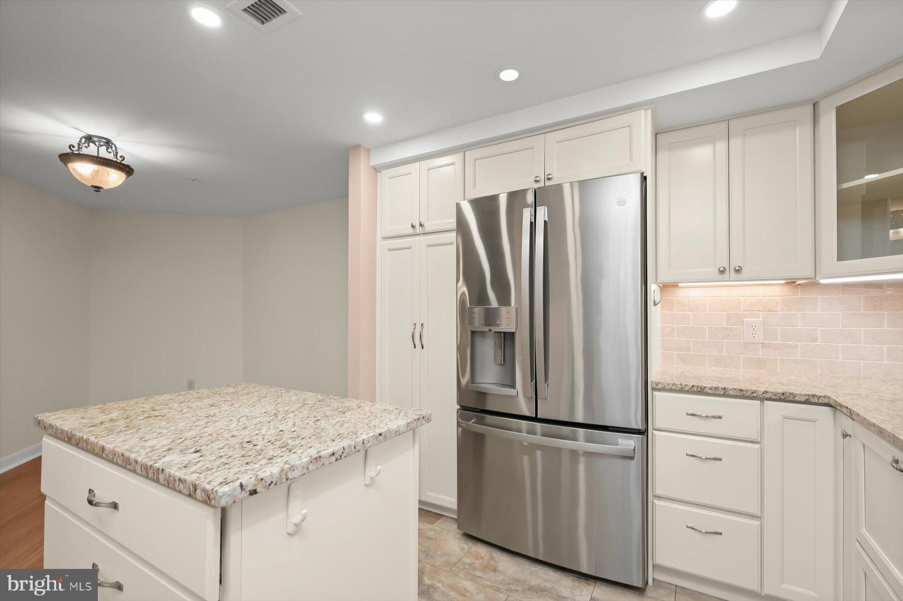 WATERMARK PLACE CONDOMINIUMS - Residential