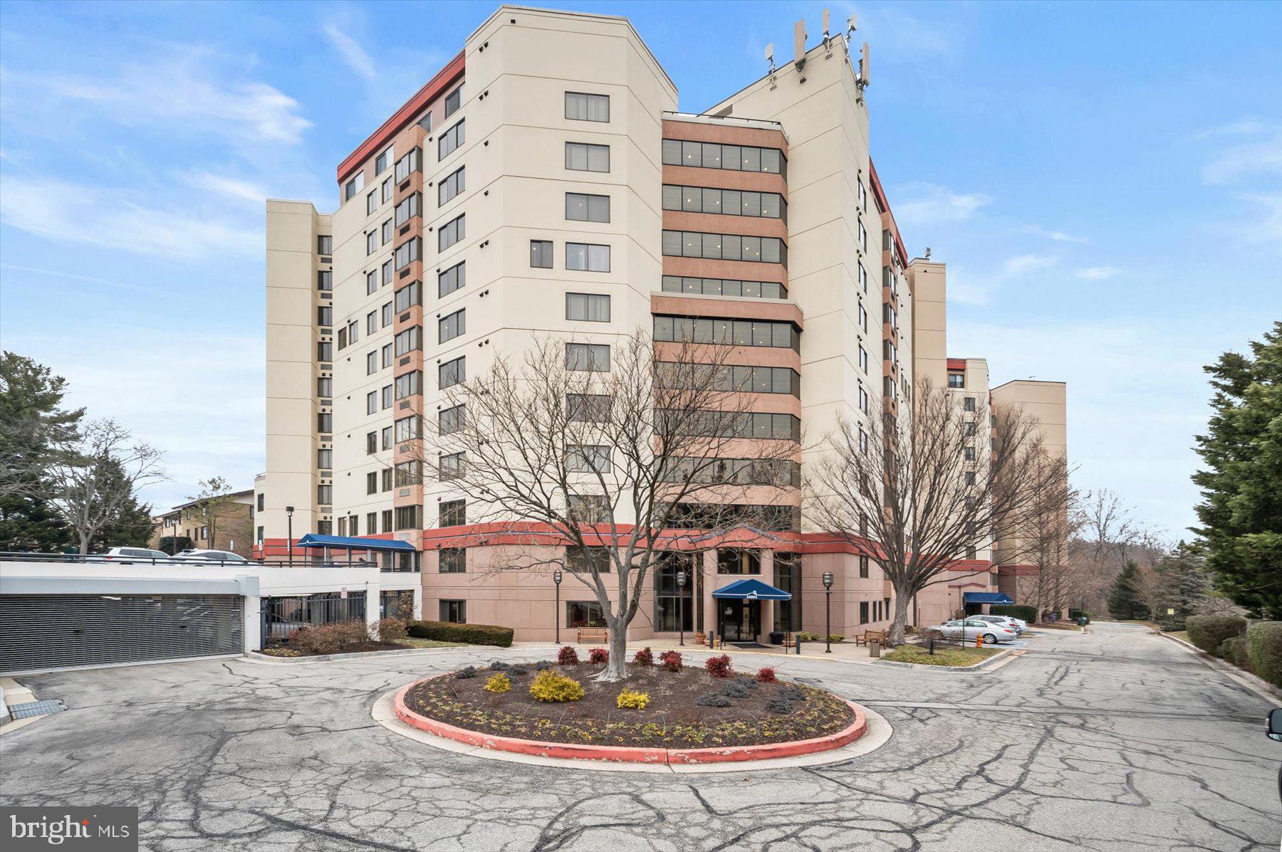 WATERMARK PLACE CONDOMINIUMS - Residential