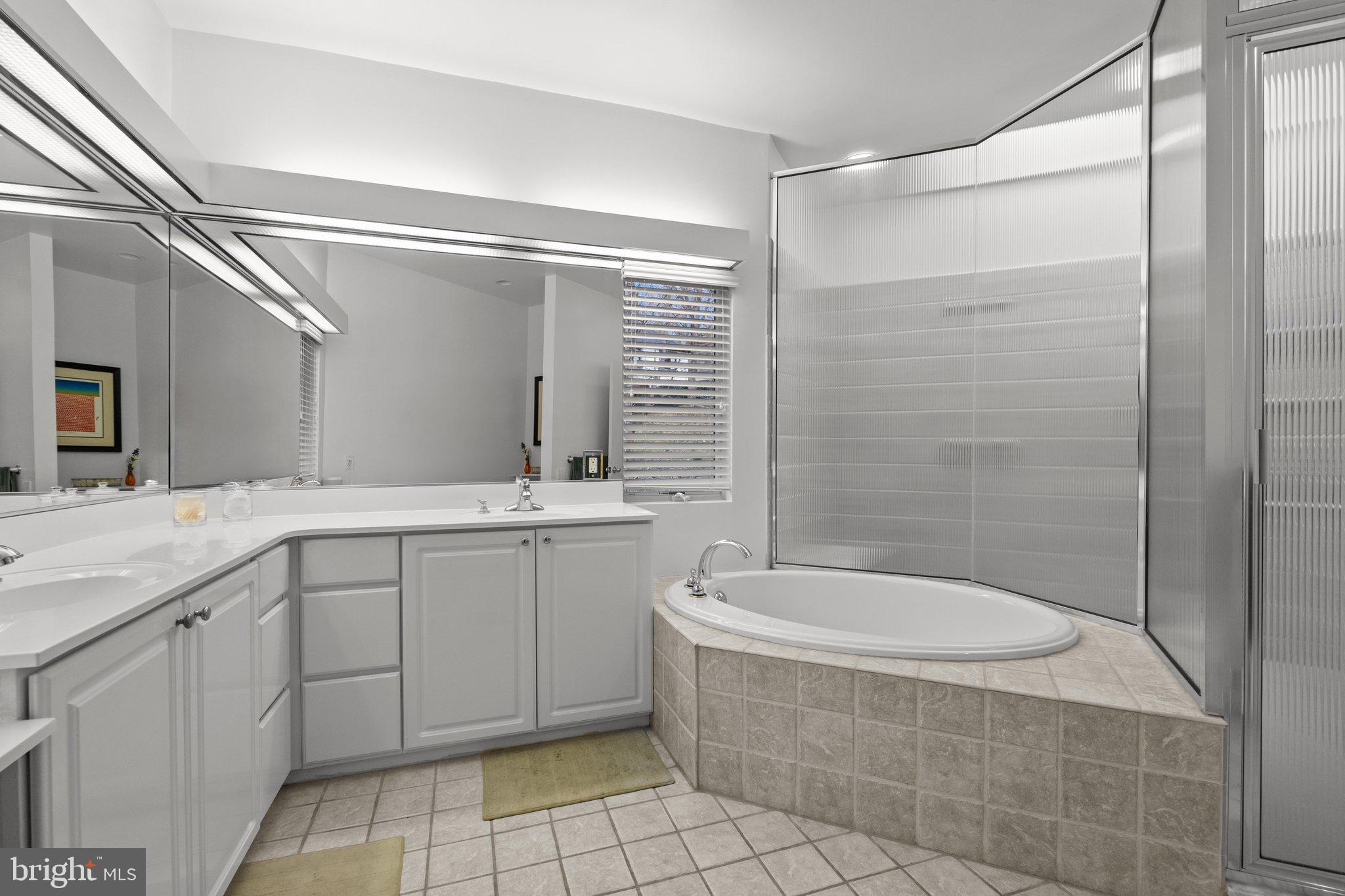 HUNTINGDON VALLEY - Residential