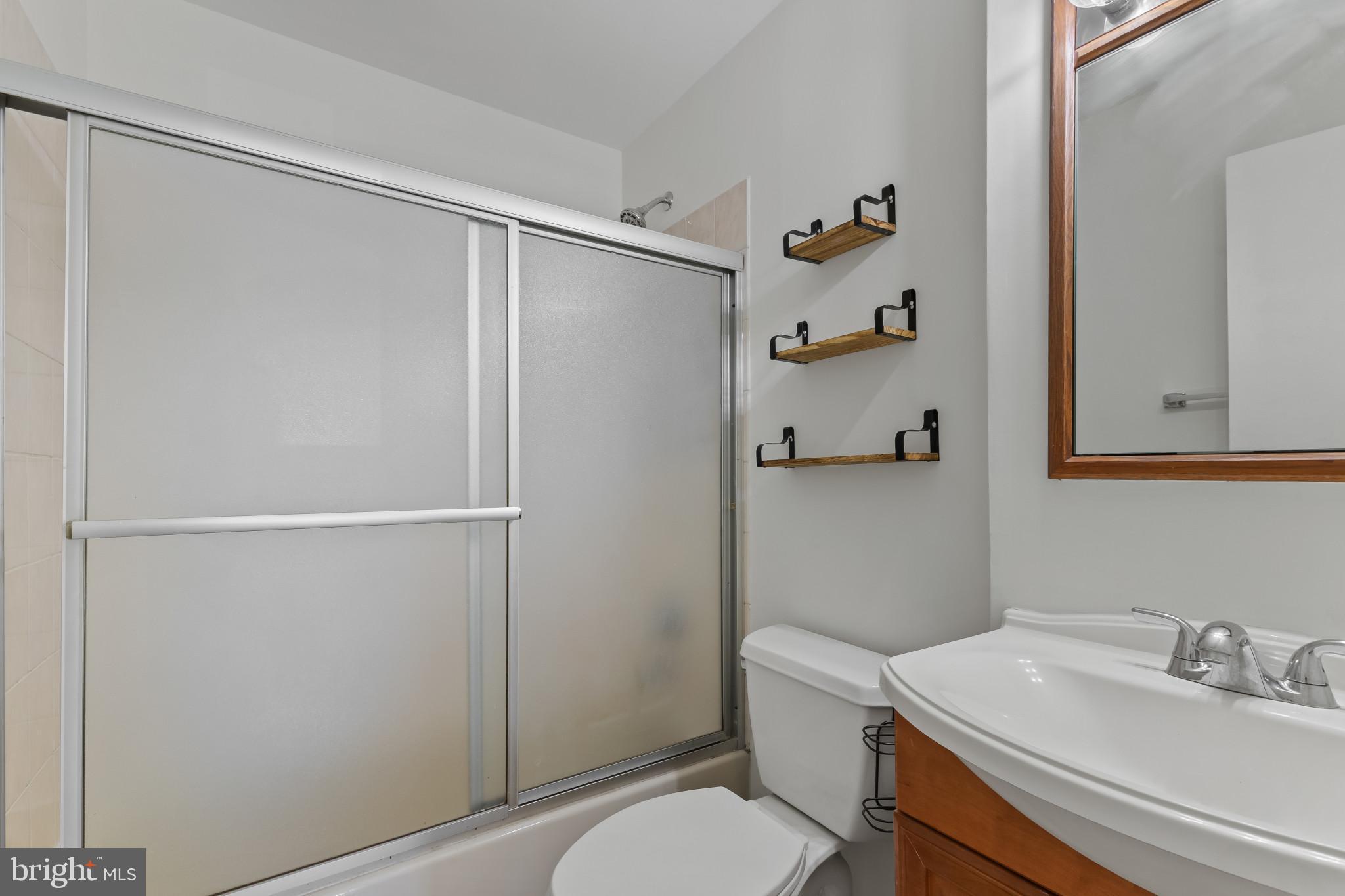 BUCKNELL MANOR - Residential