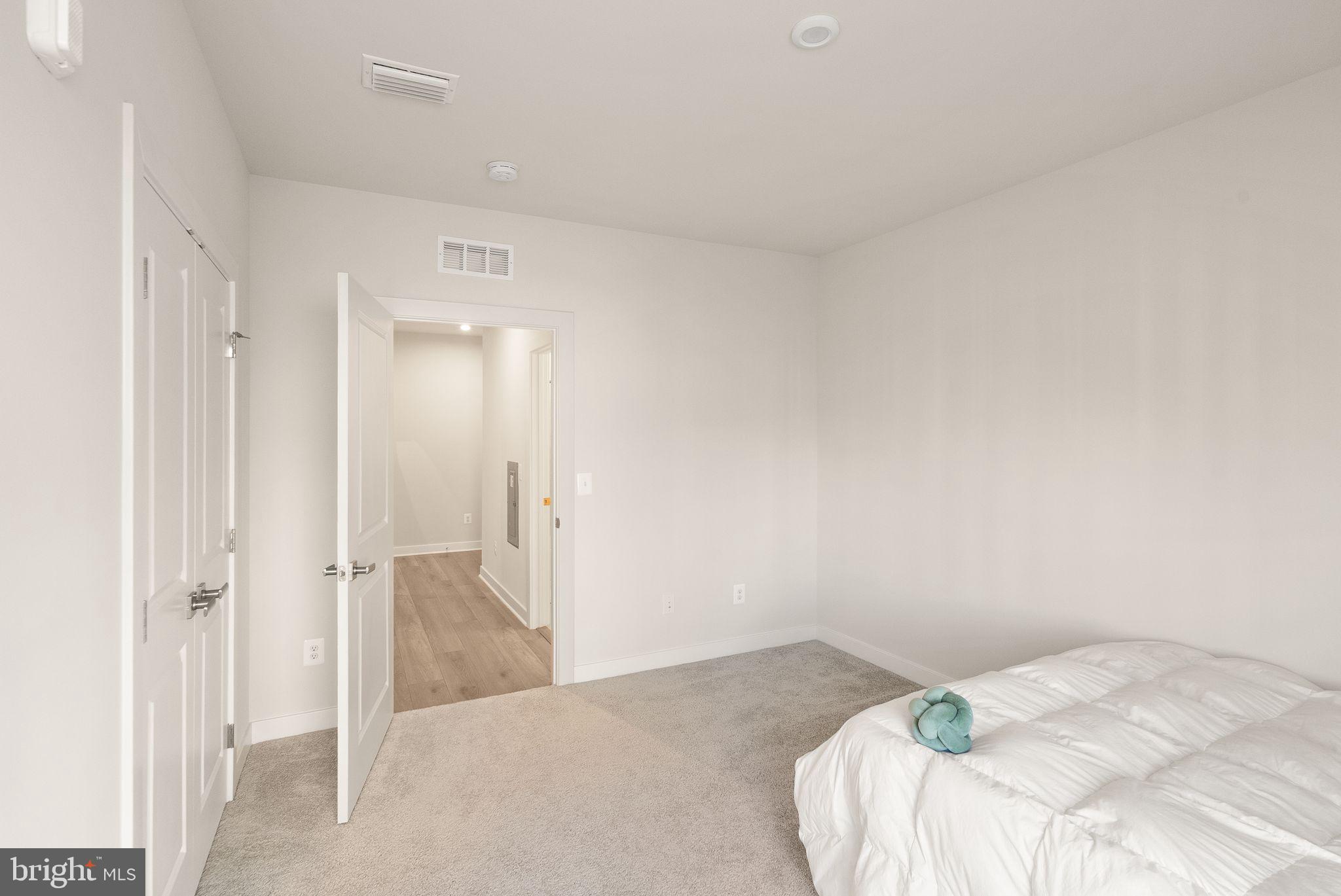 LOUDOUN VIEW CONDO FLATS - Residential Lease