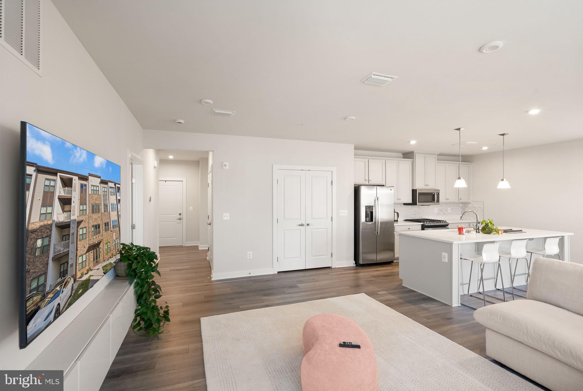 LOUDOUN VIEW CONDO FLATS - Residential Lease