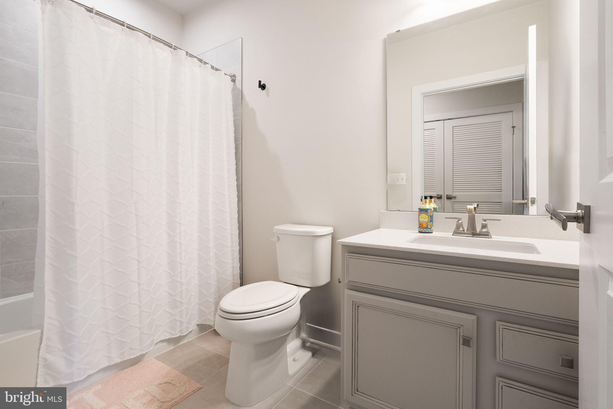 LOUDOUN VIEW CONDO FLATS - Residential Lease