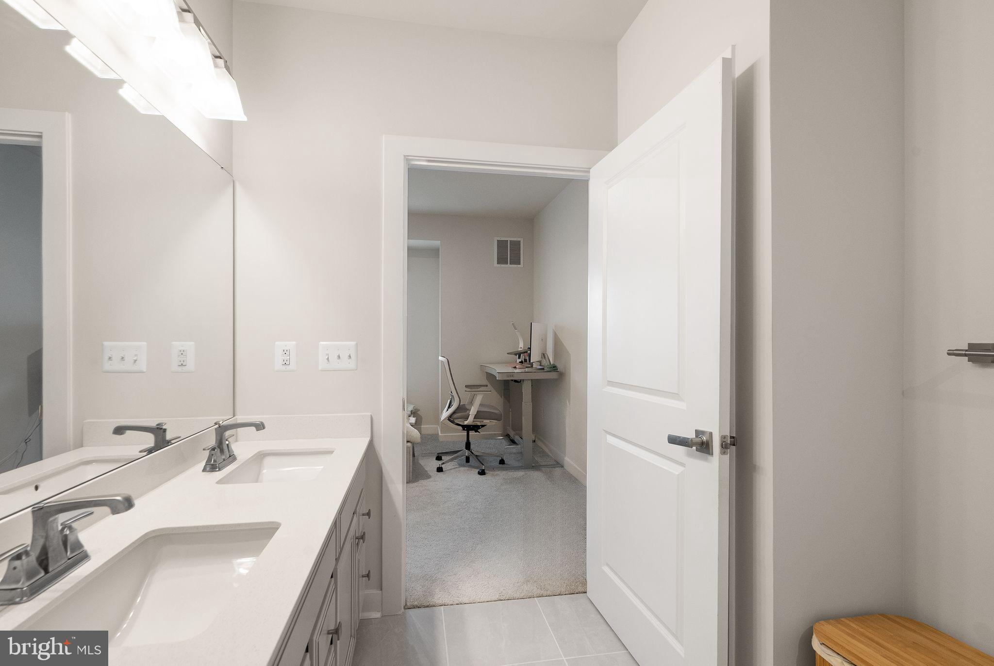 LOUDOUN VIEW CONDO FLATS - Residential Lease