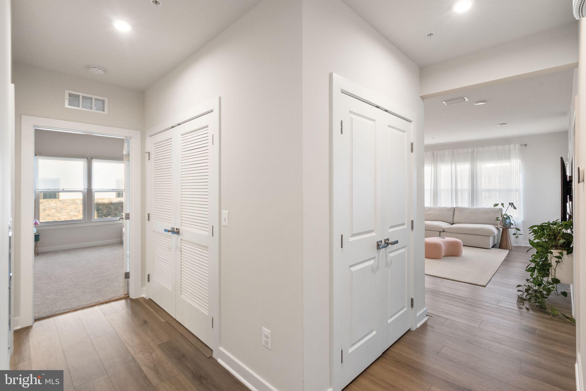 LOUDOUN VIEW CONDO FLATS - Residential Lease