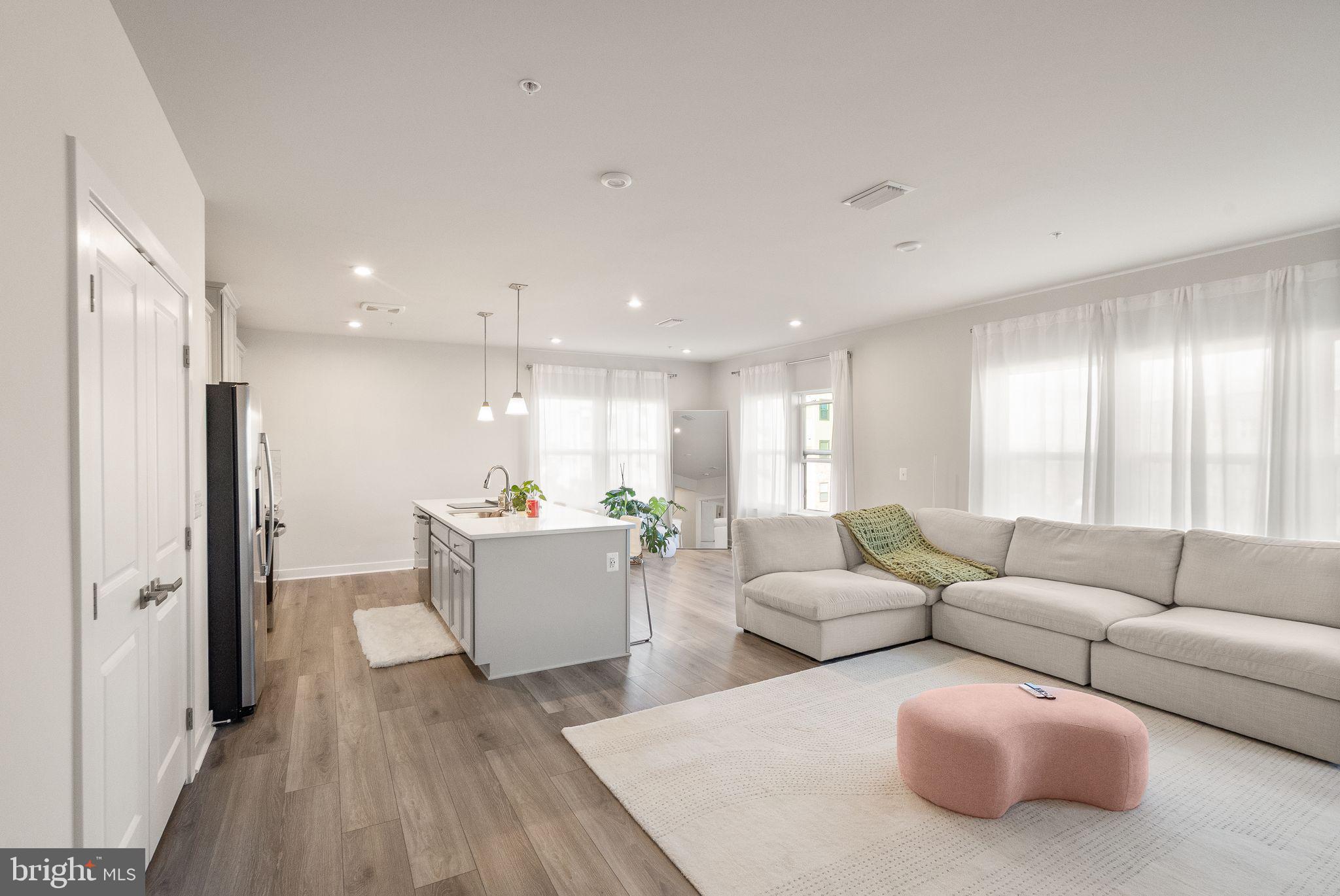 LOUDOUN VIEW CONDO FLATS - Residential Lease