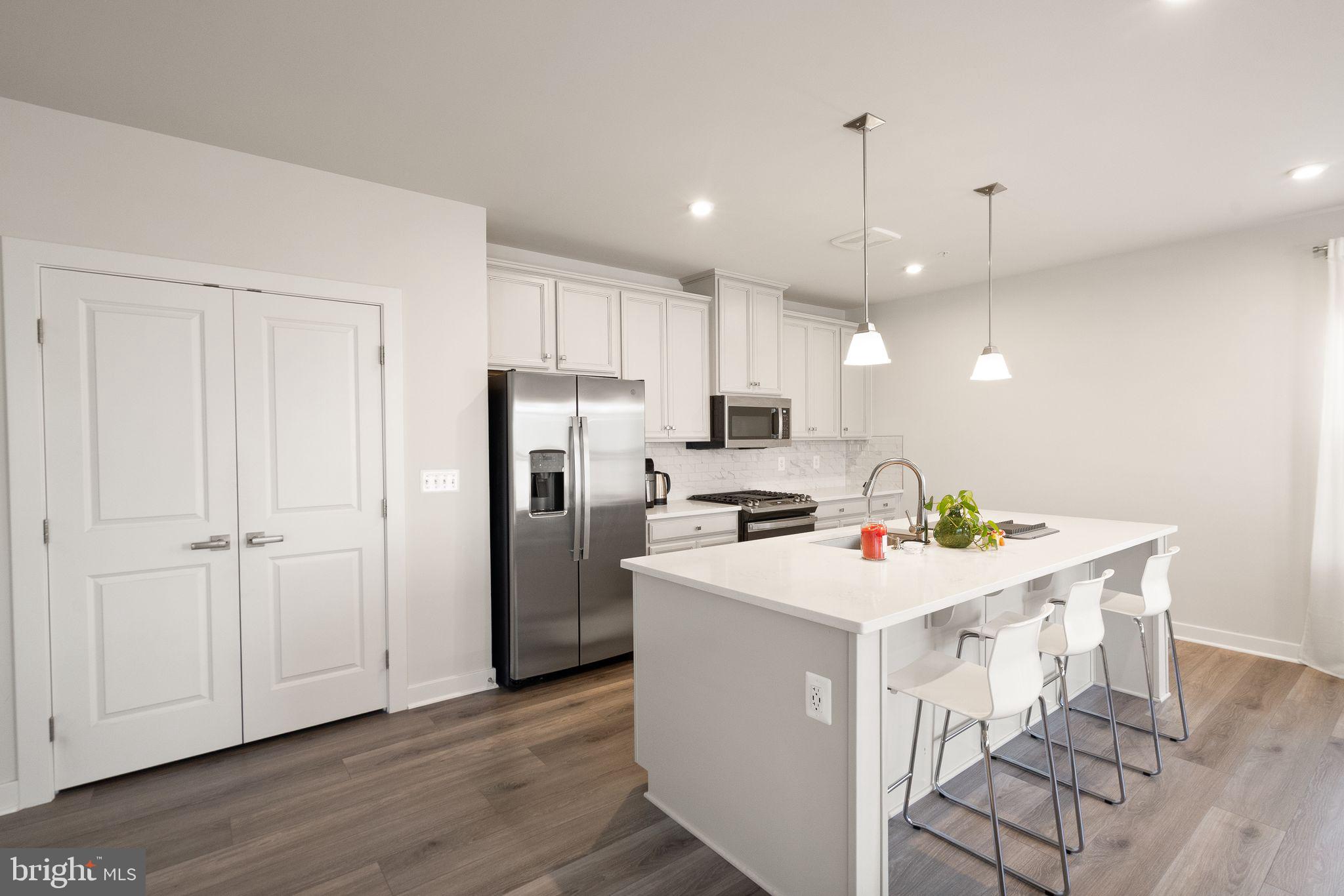 LOUDOUN VIEW CONDO FLATS - Residential Lease