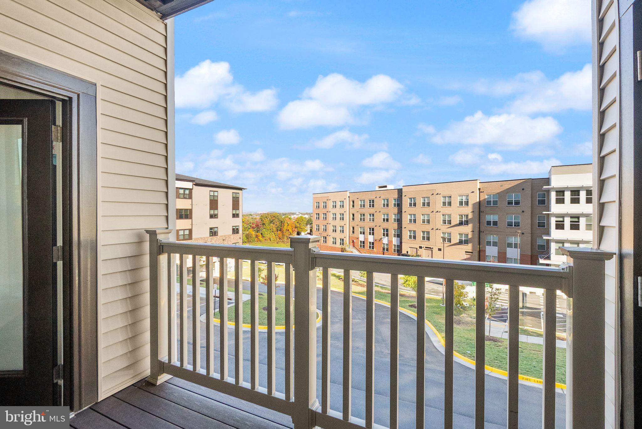 LOUDOUN VIEW CONDO FLATS - Residential Lease
