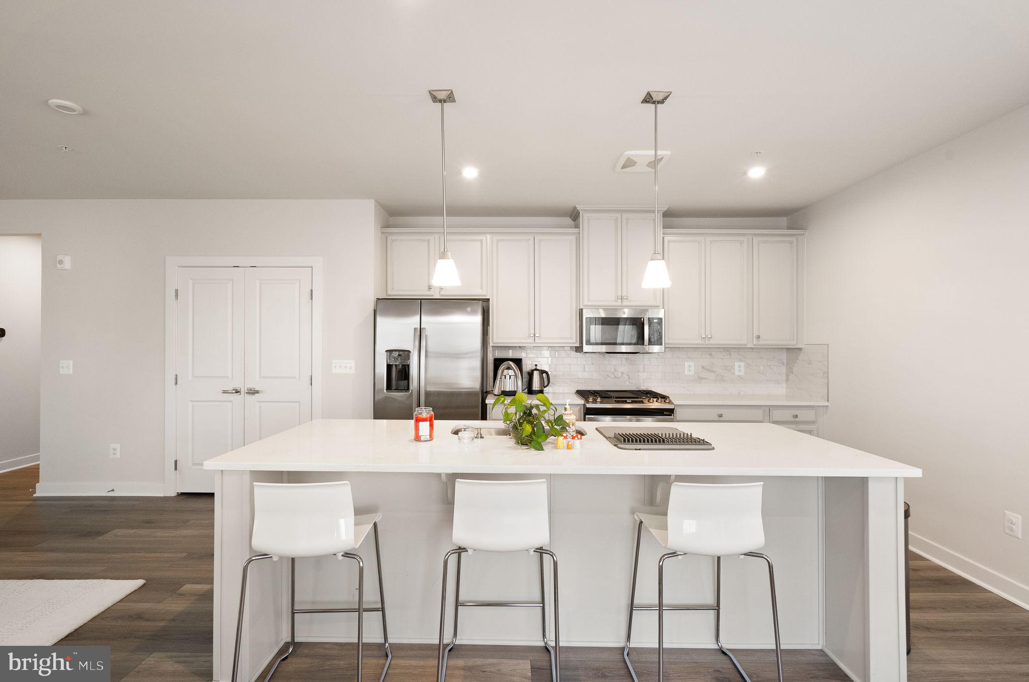 LOUDOUN VIEW CONDO FLATS - Residential Lease