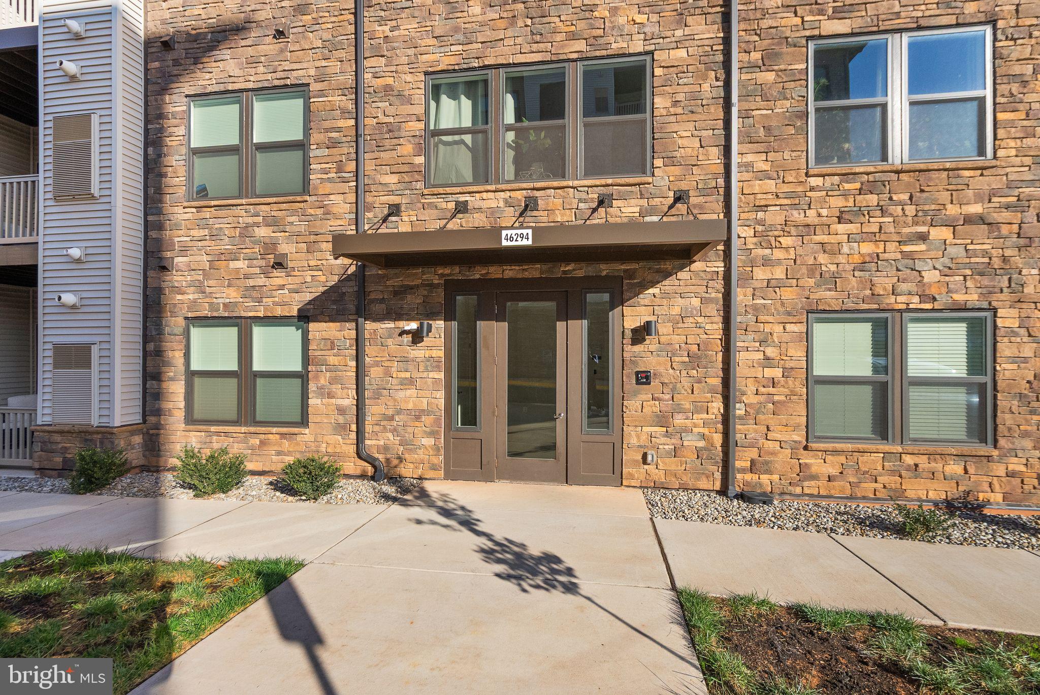 LOUDOUN VIEW CONDO FLATS - Residential Lease