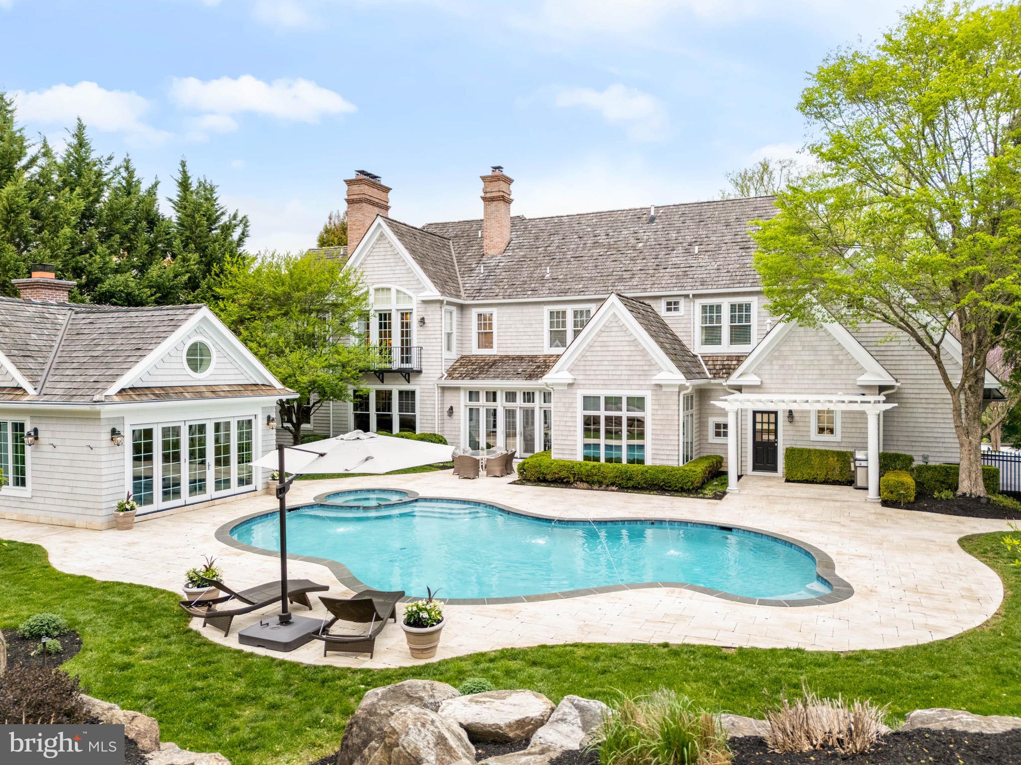 205 CARRIAGE LANE