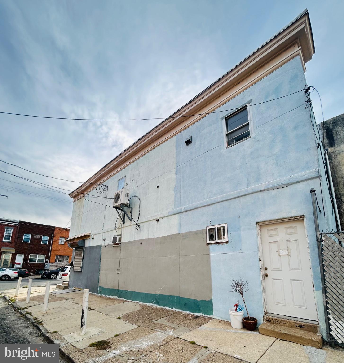 915 SNYDER AVENUE