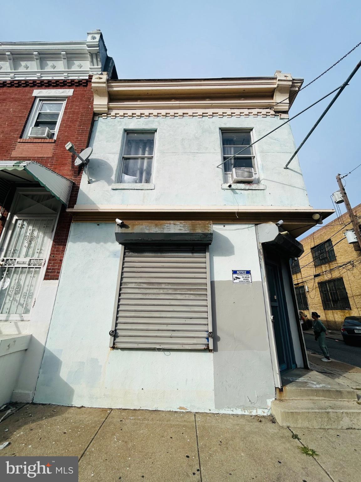 915 SNYDER AVENUE