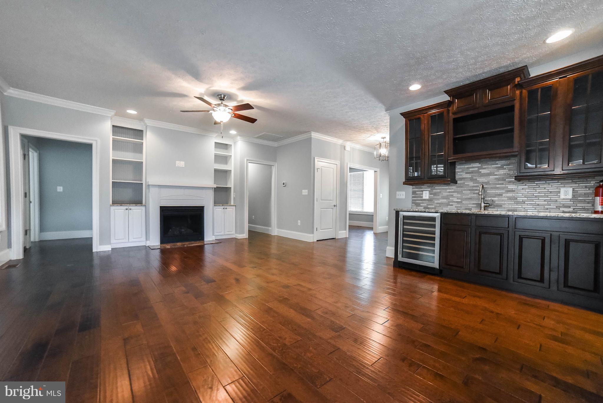 HIDDEN TREASURE - Residential Lease