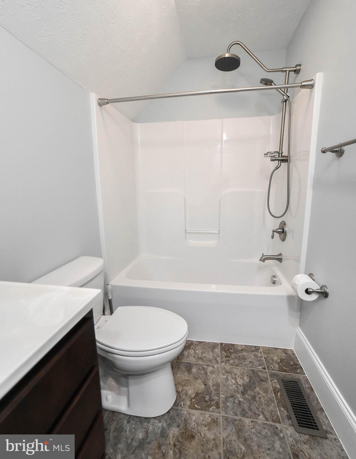 HIDDEN TREASURE - Residential Lease