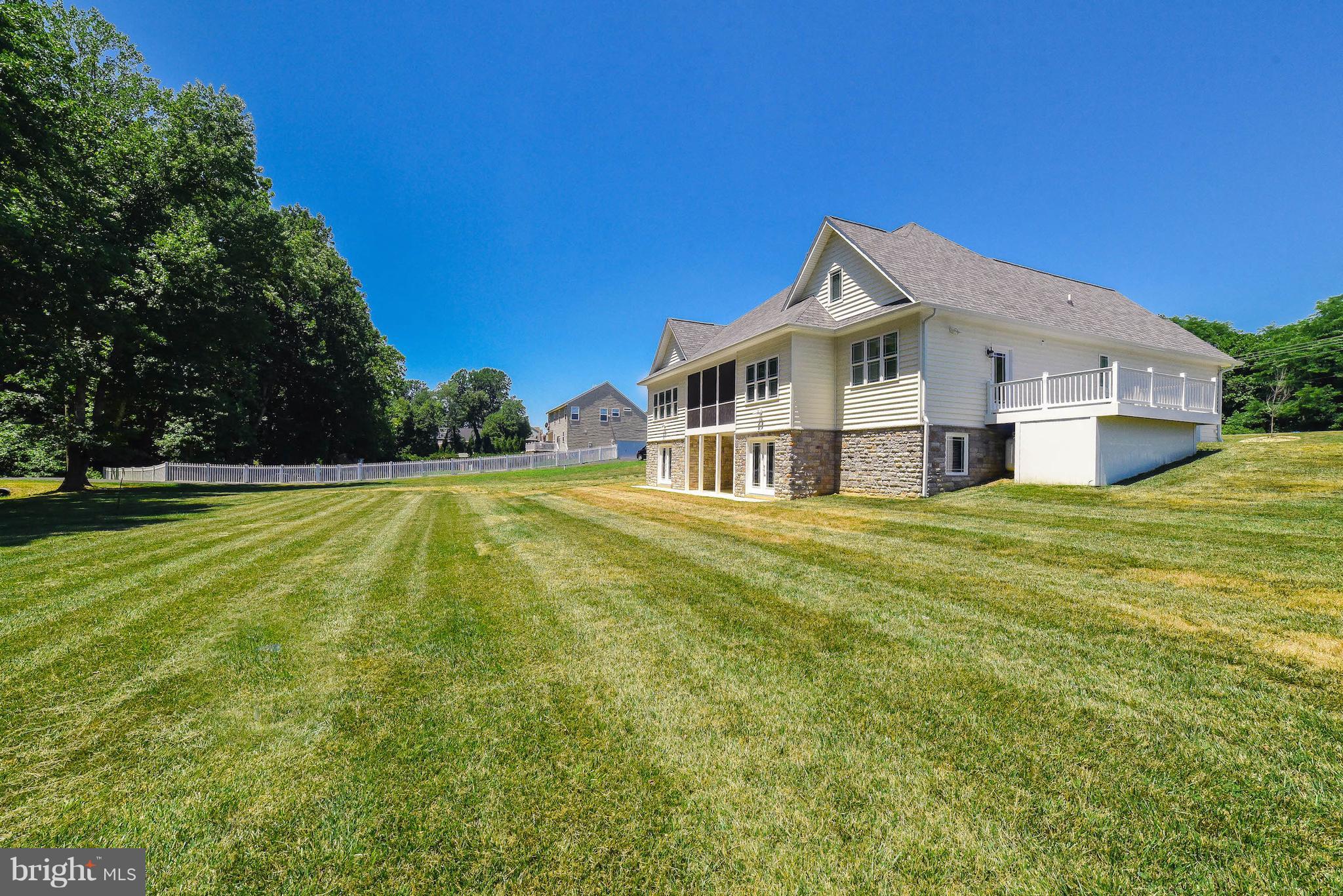 HIDDEN TREASURE - Residential Lease