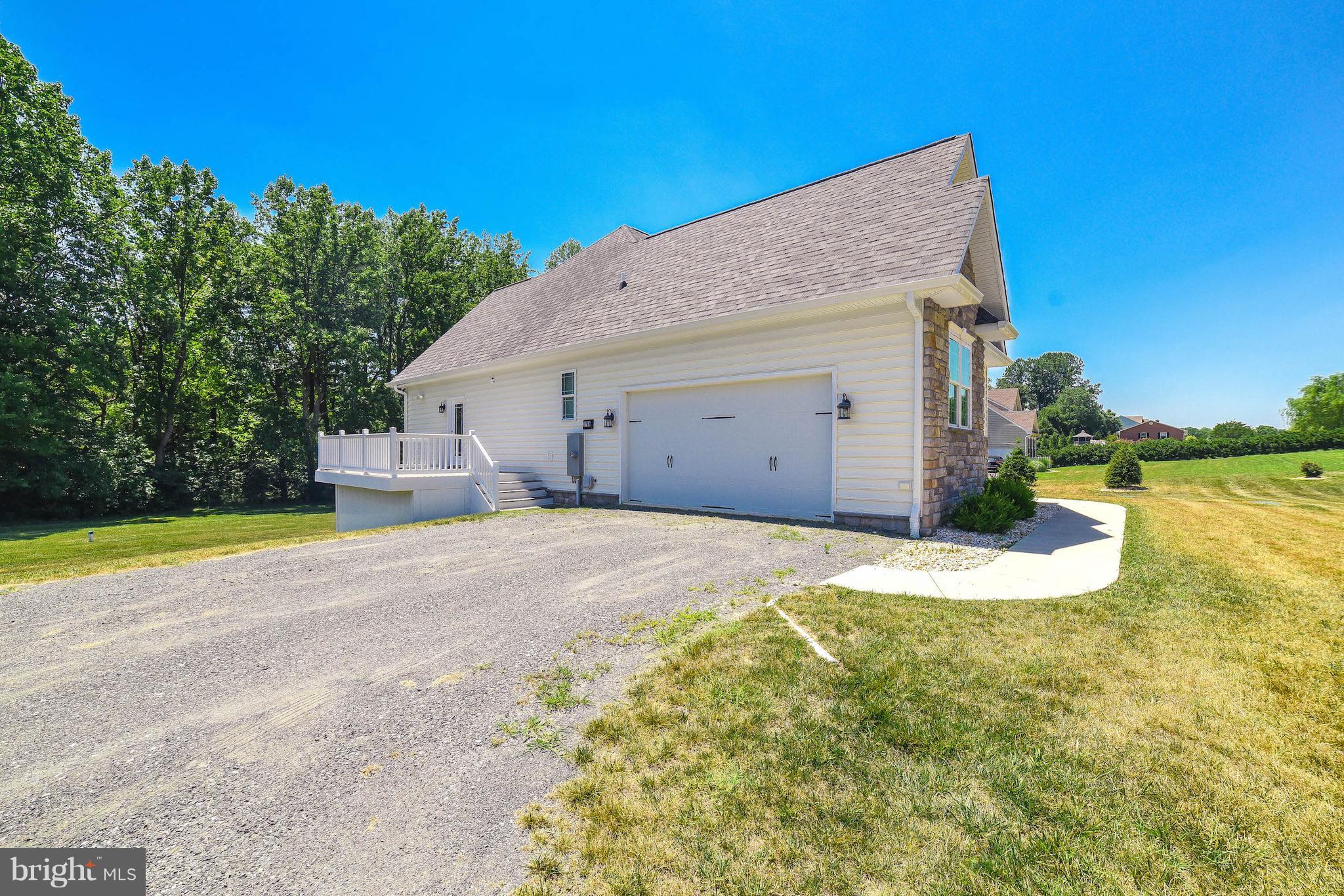 HIDDEN TREASURE - Residential Lease