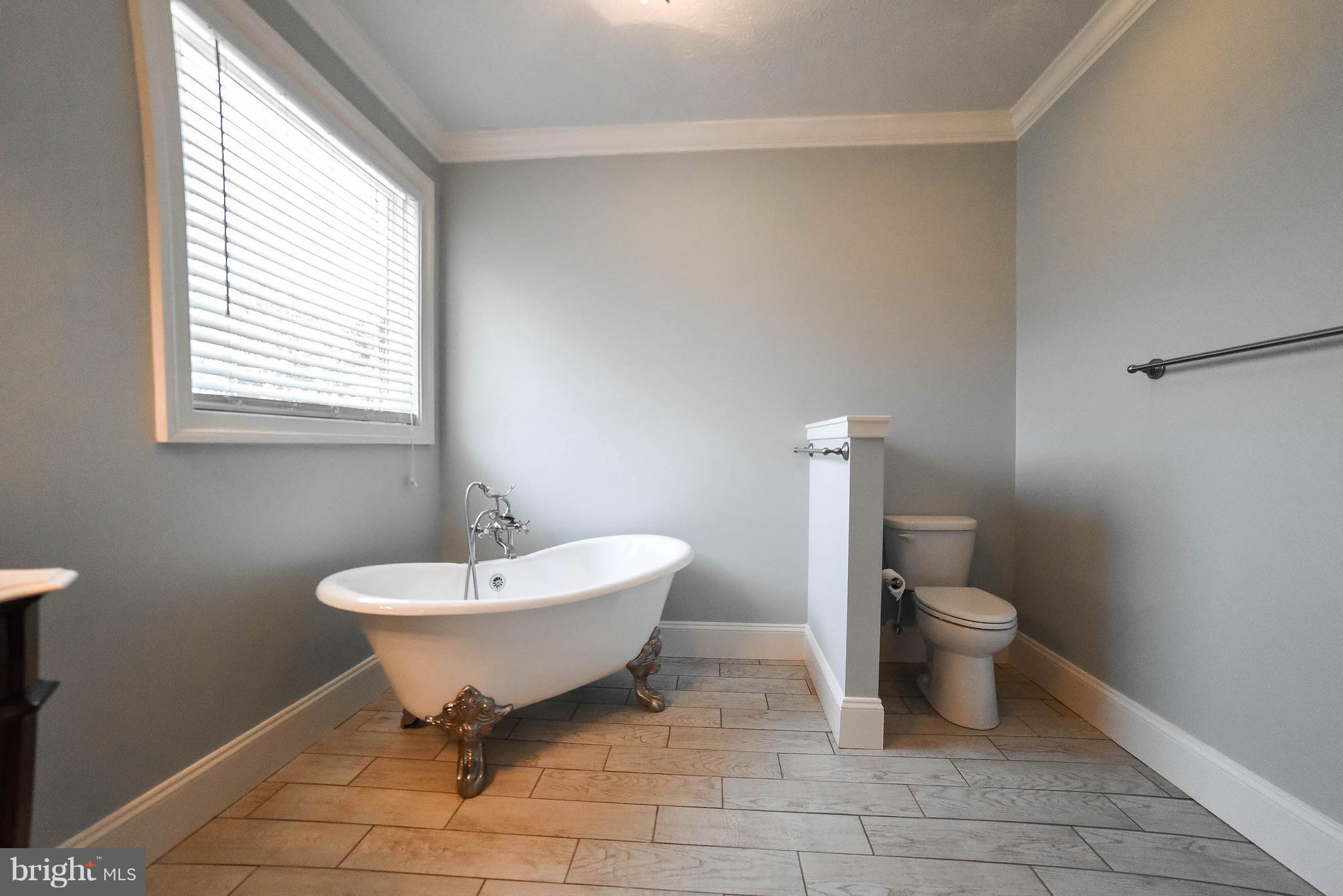 HIDDEN TREASURE - Residential Lease