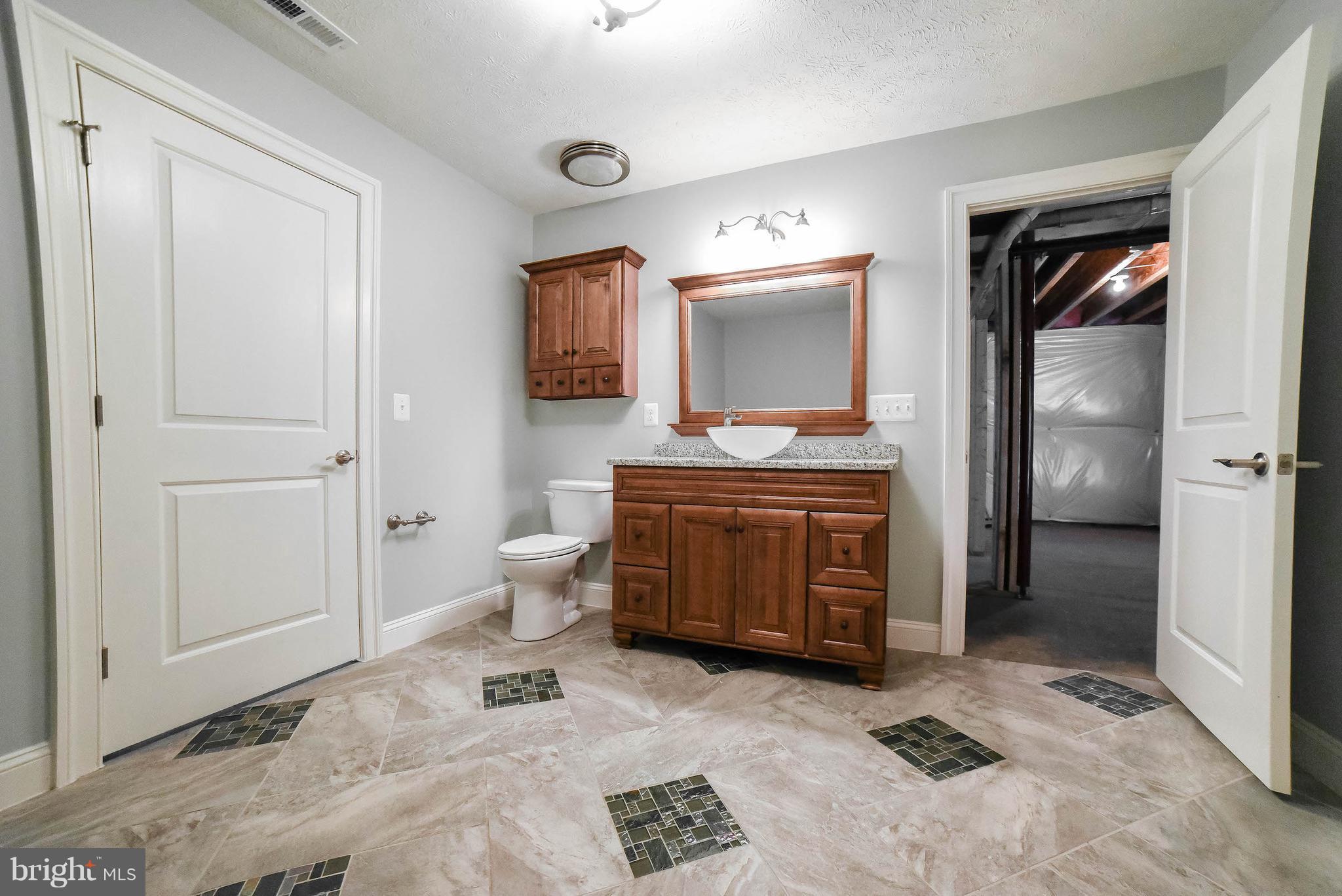 HIDDEN TREASURE - Residential Lease