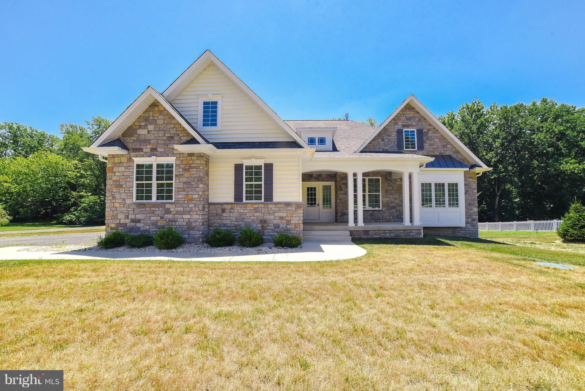 HIDDEN TREASURE - Residential Lease