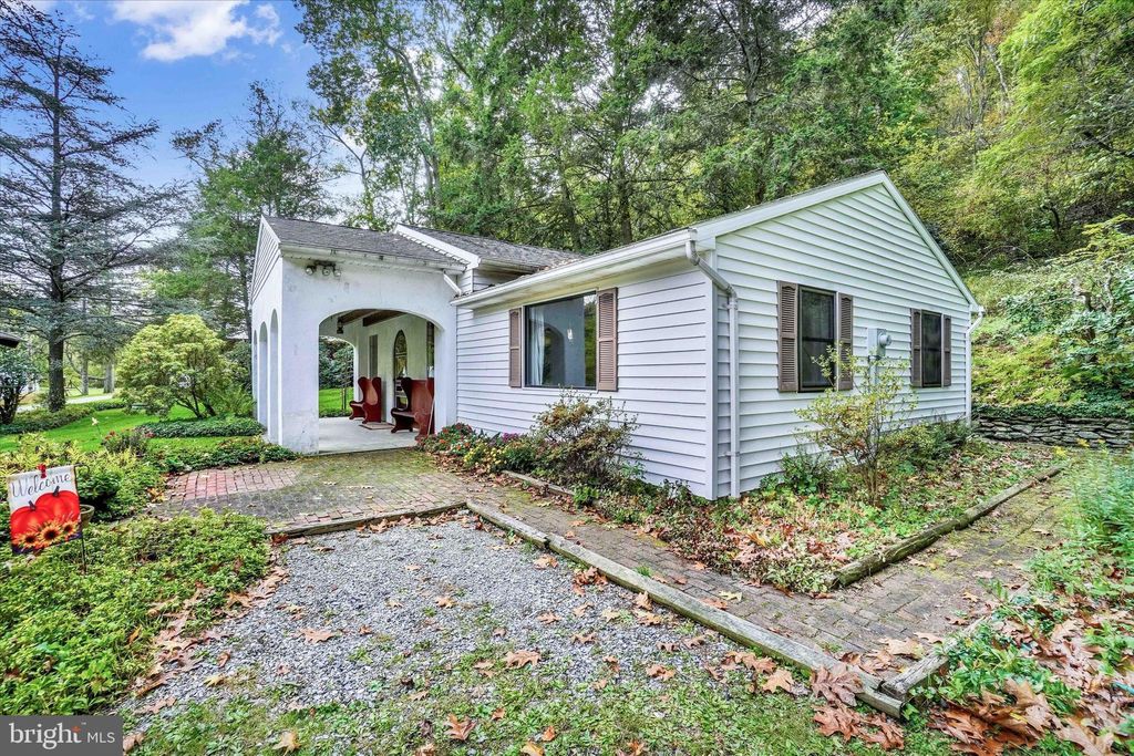 Photo of 7074 SWAMP HOLLOW LANE LN, DALLASTOWN, PA 17313 (MLS # PAYK2050632)