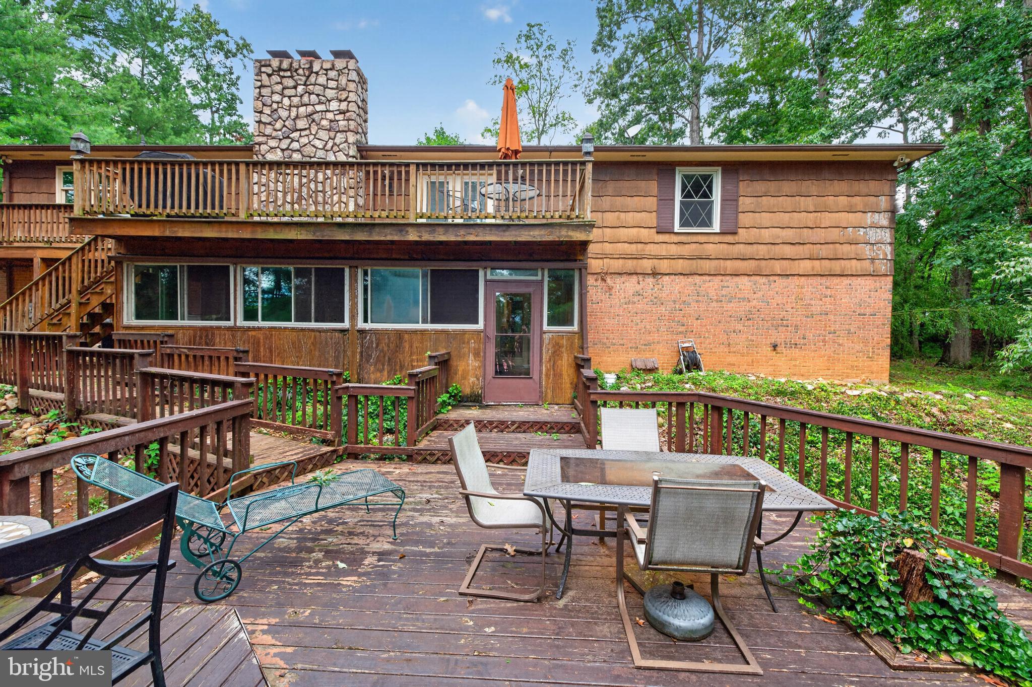 121 HERITAGE DRIVE