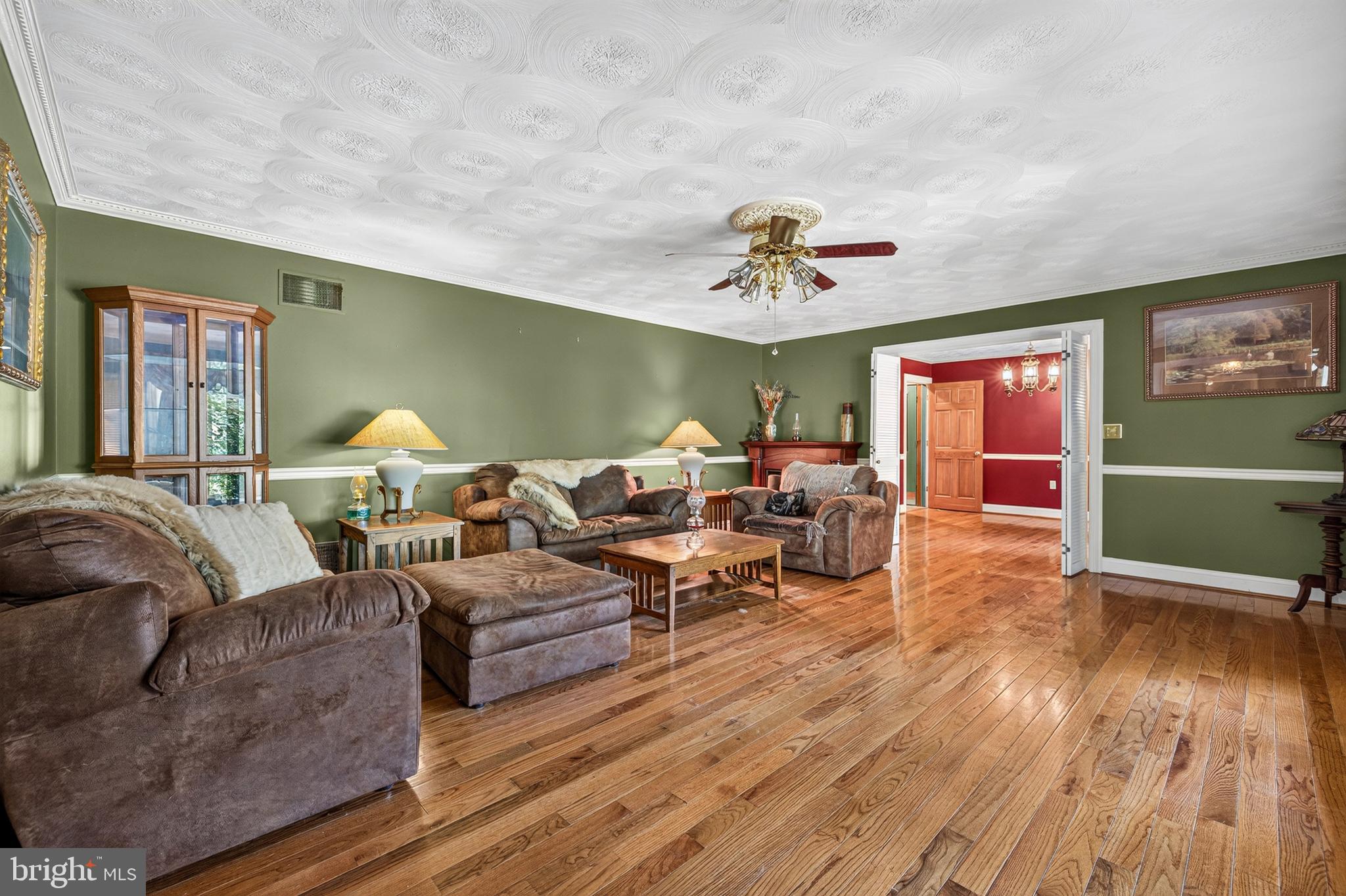 121 HERITAGE DRIVE