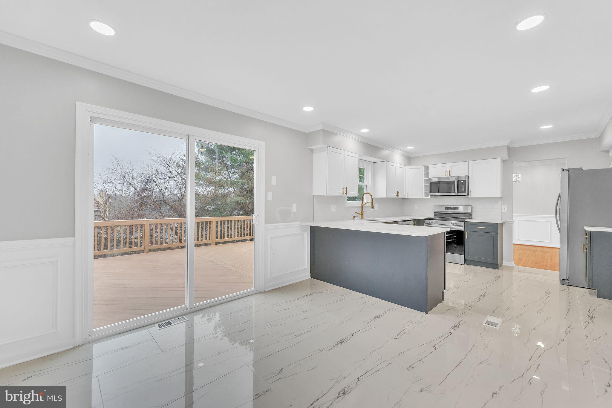 SUBURBIA/VILLAGE OF TIMBER GROVE - Residential