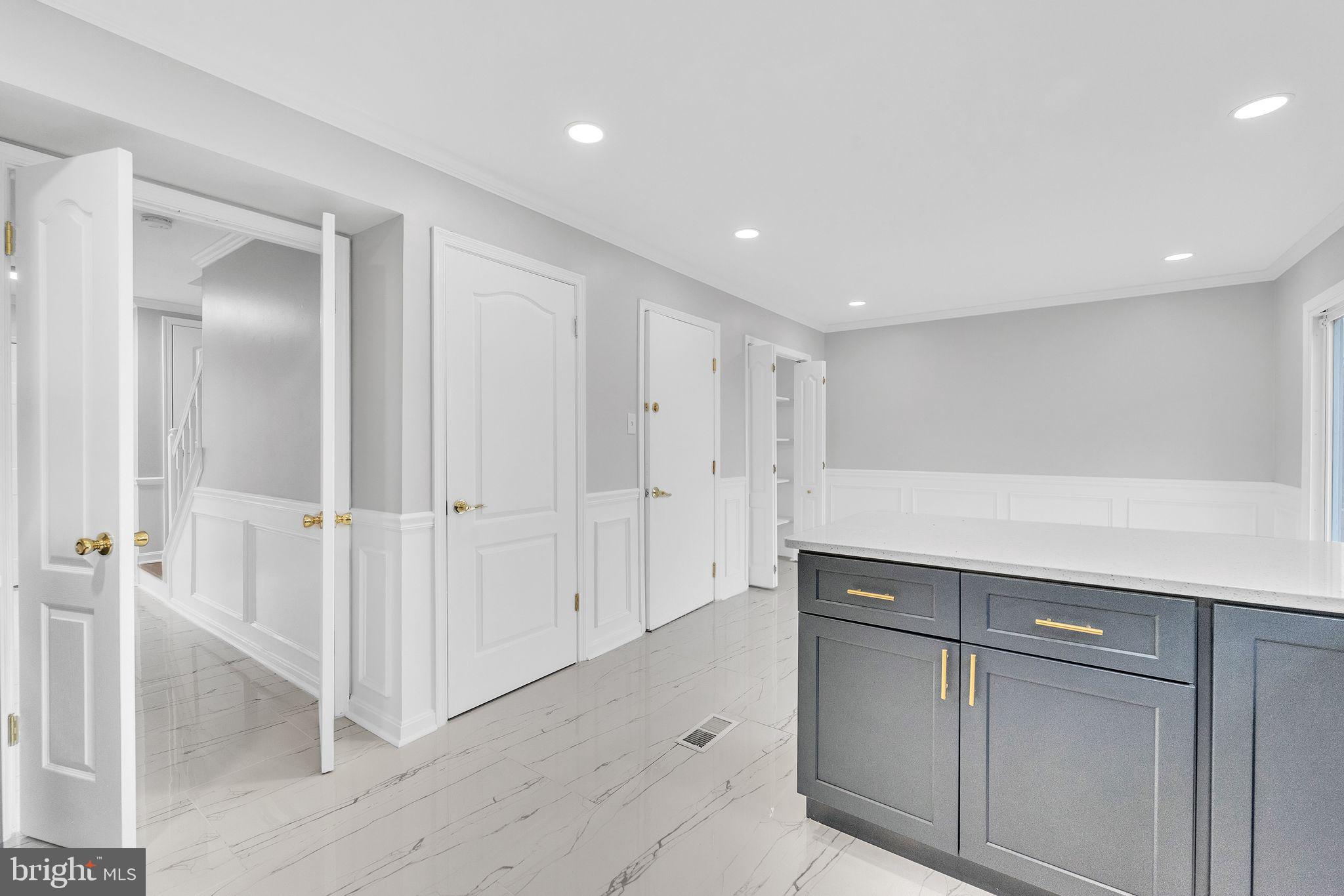 SUBURBIA/VILLAGE OF TIMBER GROVE - Residential