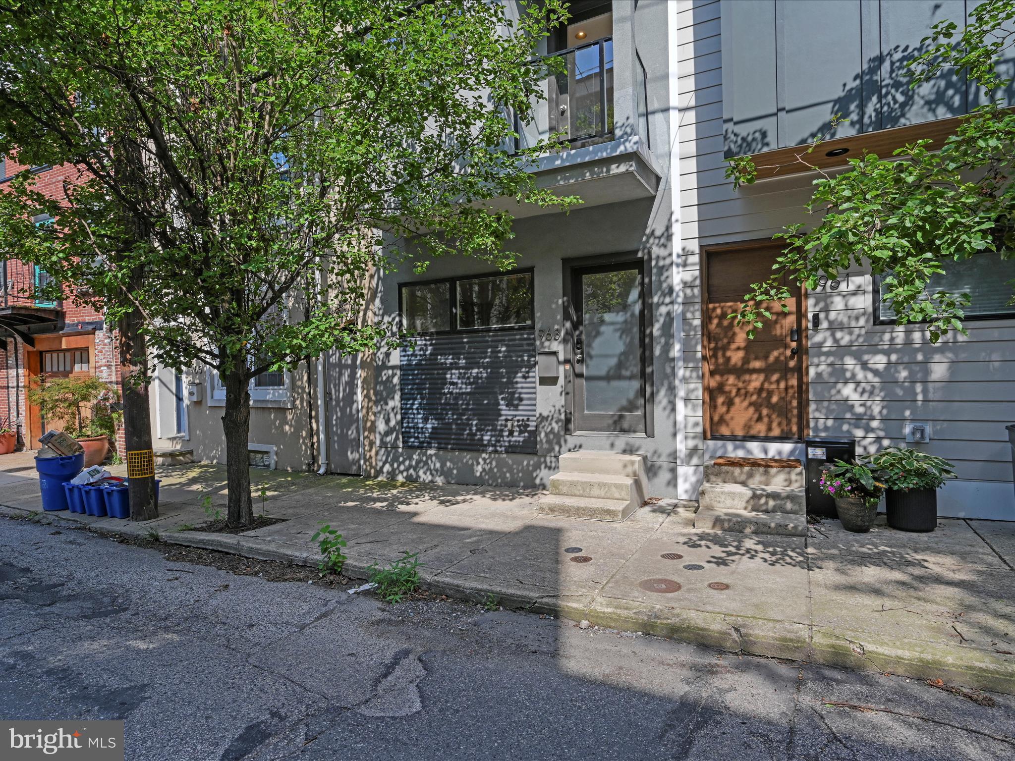 963 N AMERICAN STREET