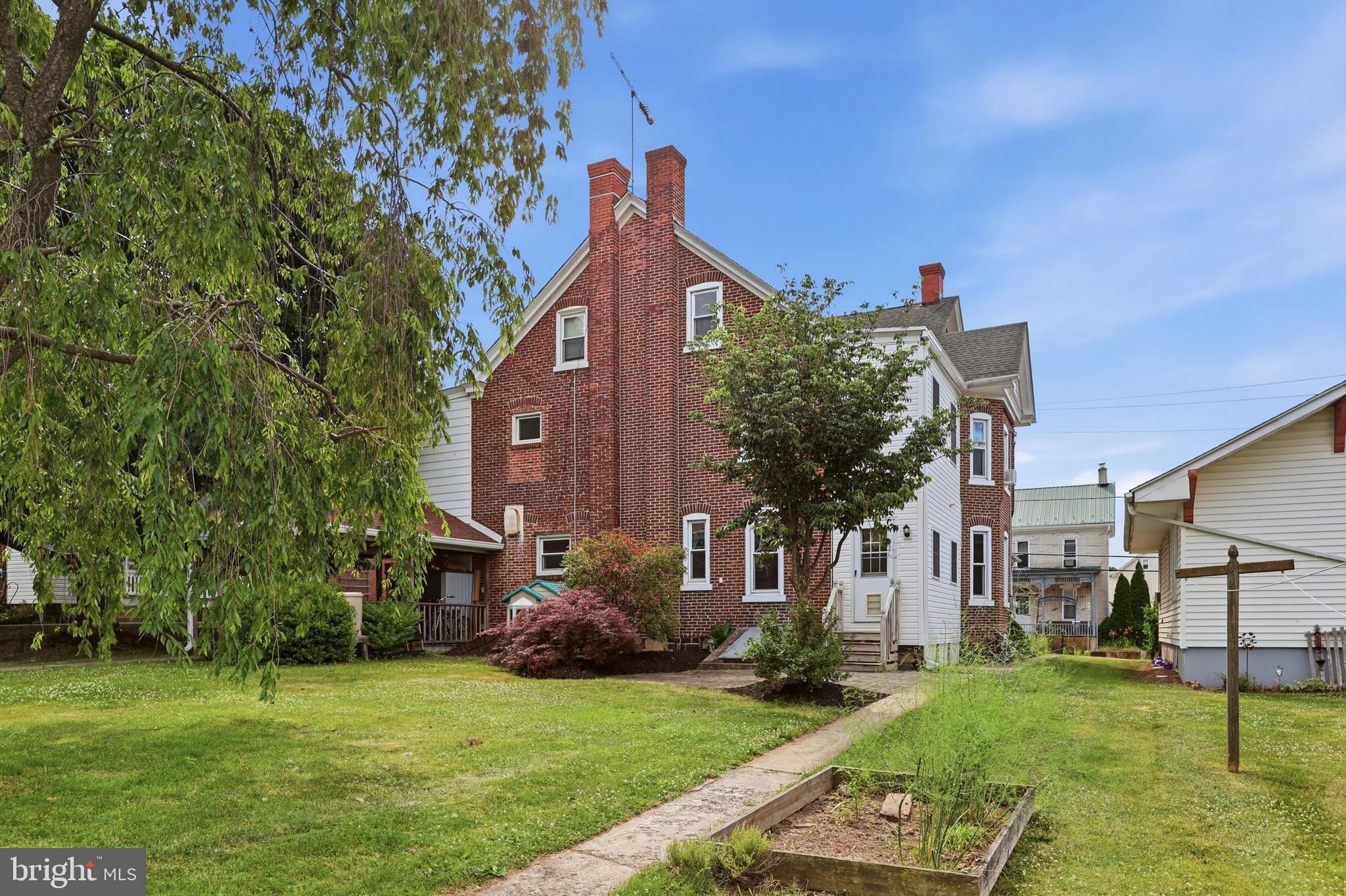 127 W FOURTH STREET