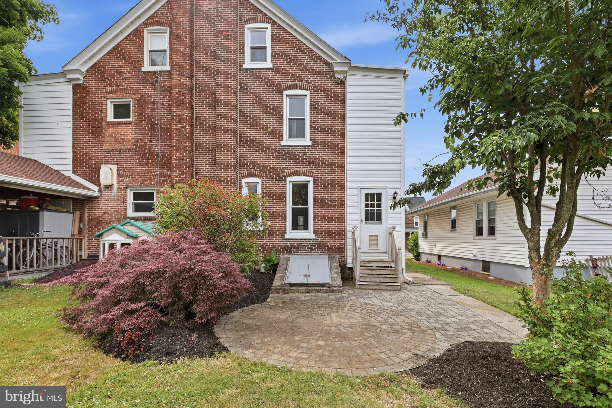 127 W FOURTH STREET