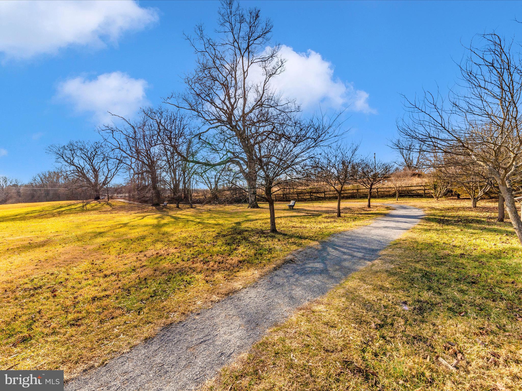 COLONIAL HILLS - Residential