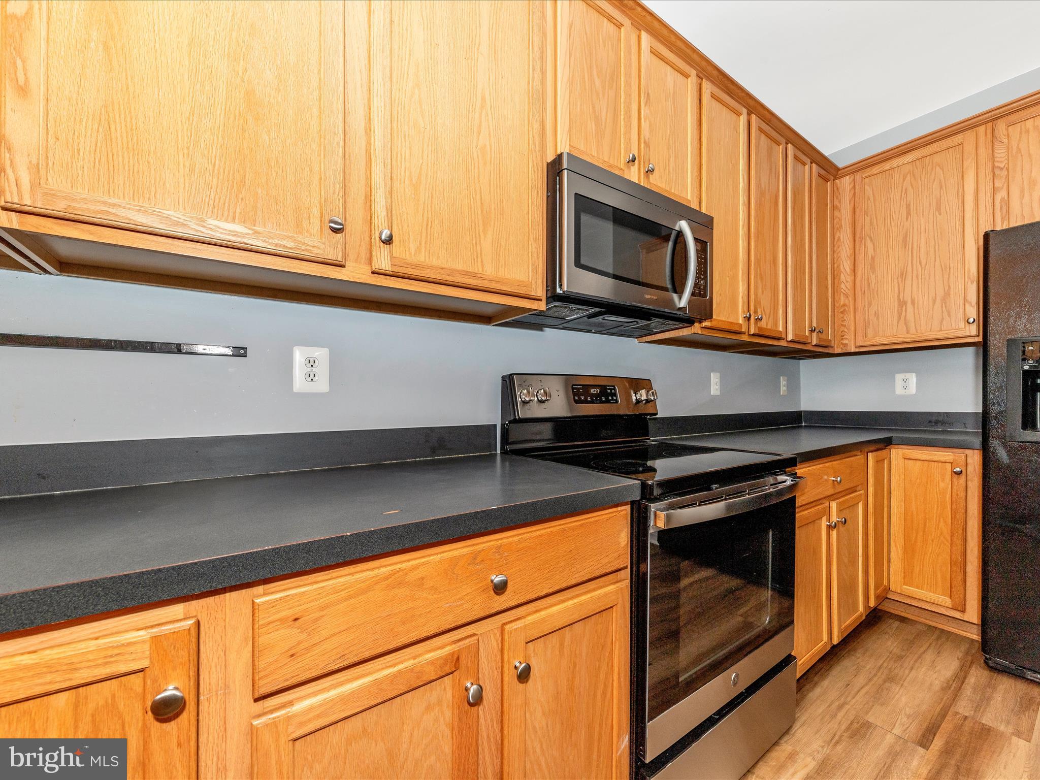 COLONIAL HILLS - Residential