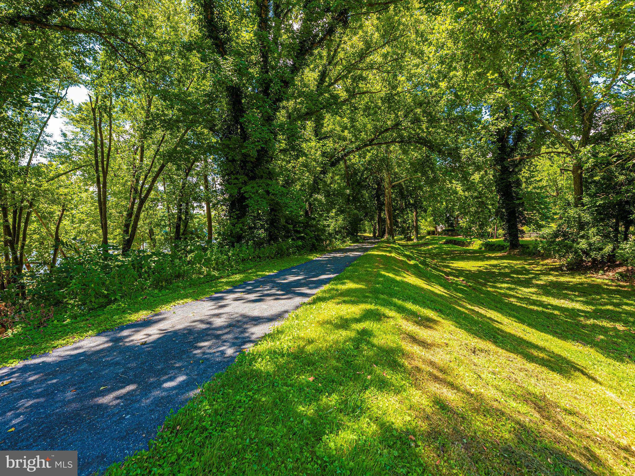 COLONIAL HILLS - Residential