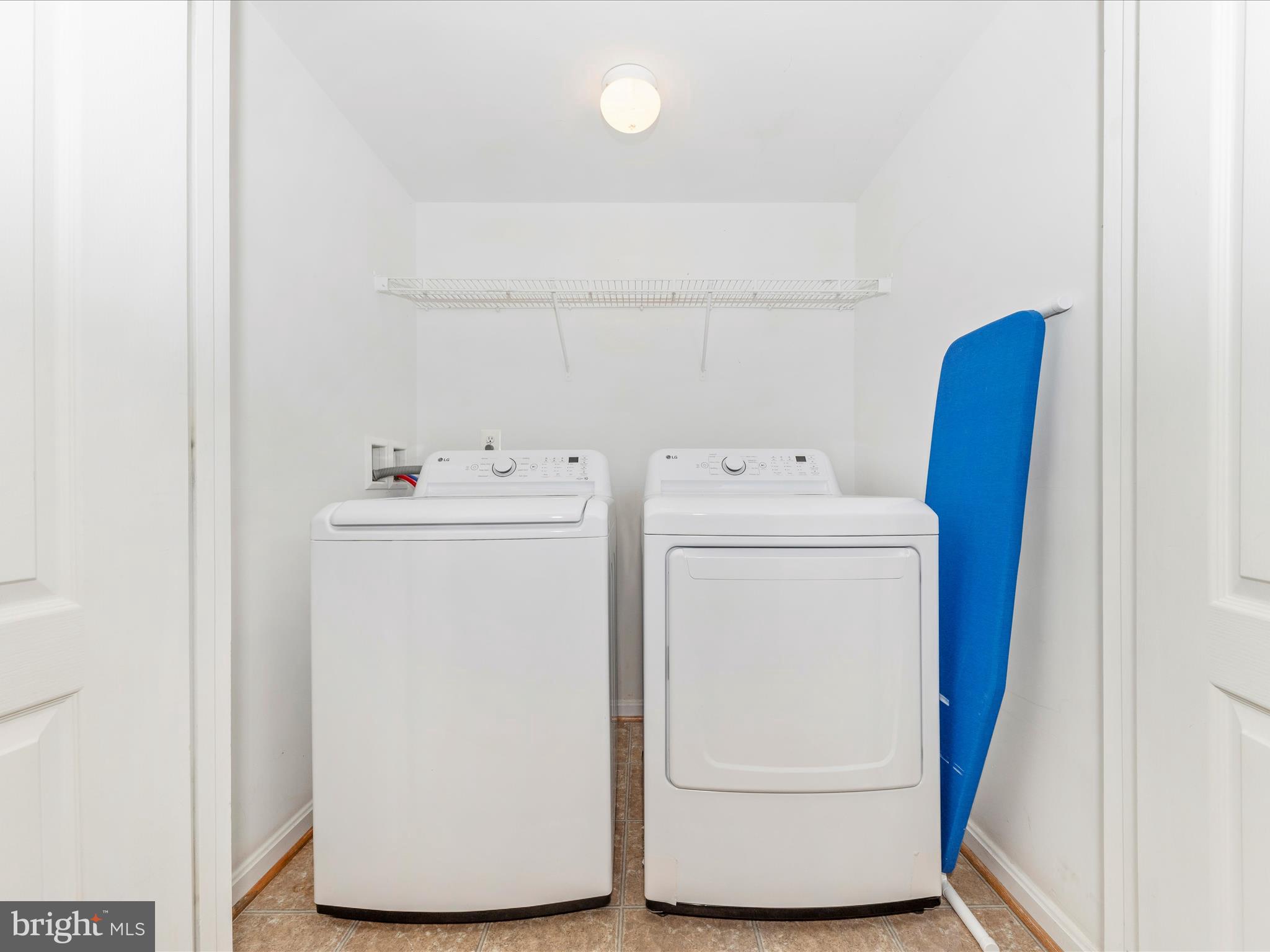 COLONIAL HILLS - Residential